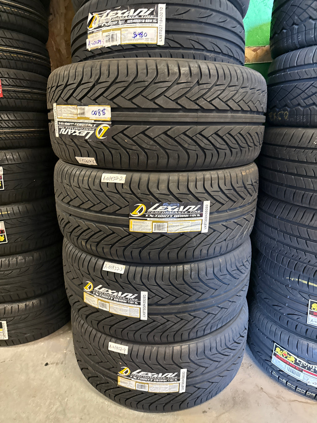 295/35R24 Set (4 Brand New Tires) Lexani LX-Thirty