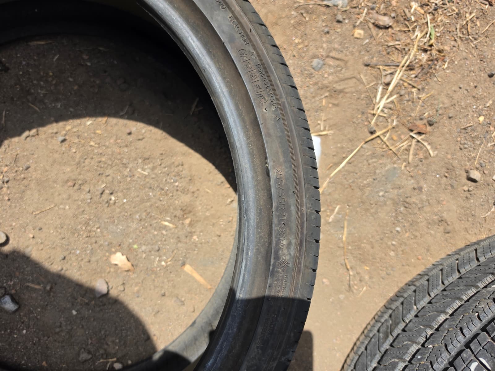 255/35R21 Set (4 Used Tires) Hankook ION EVO