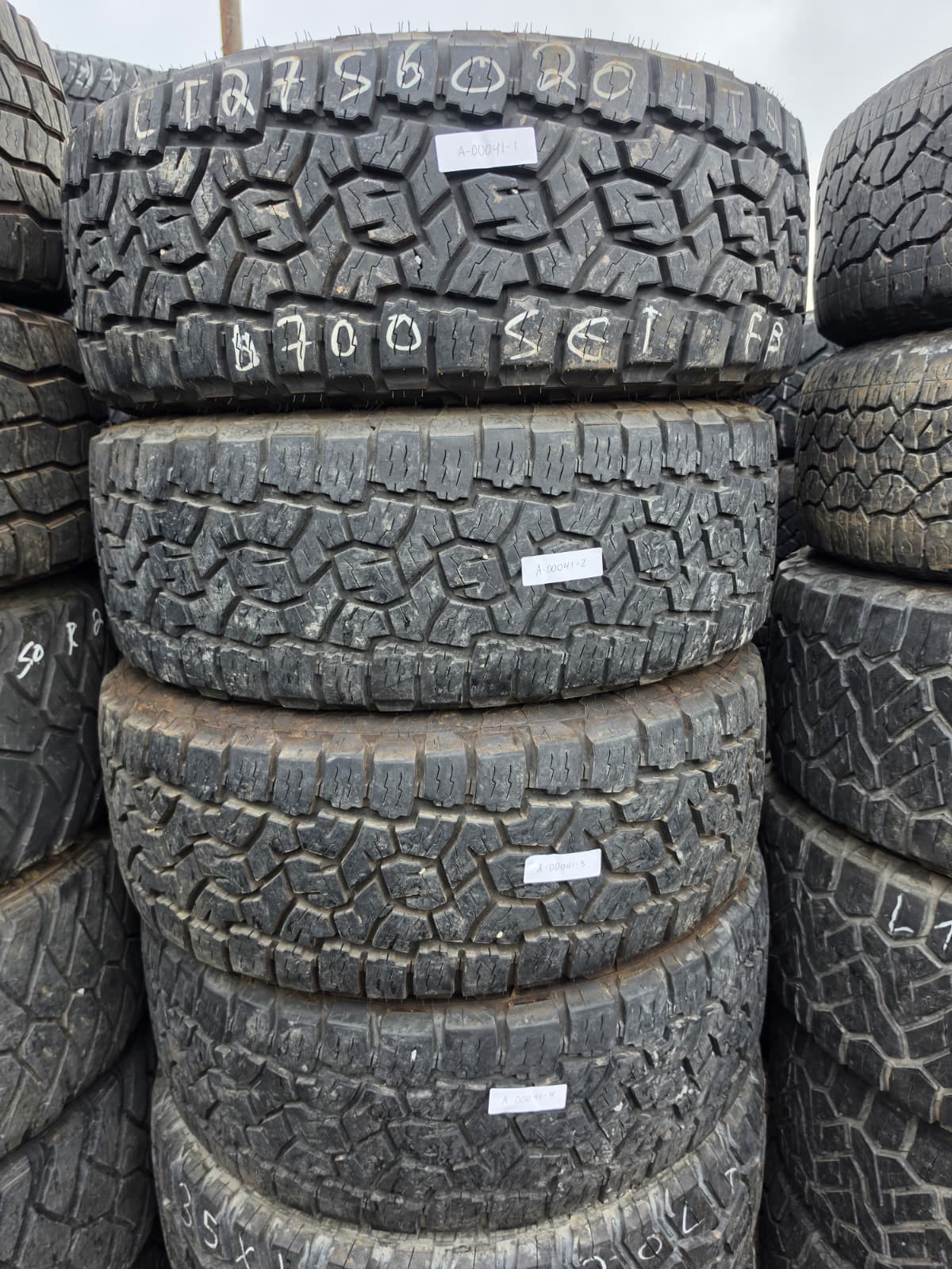 LT275/60R20 Set (4 Used Tires) Toyo Open Country