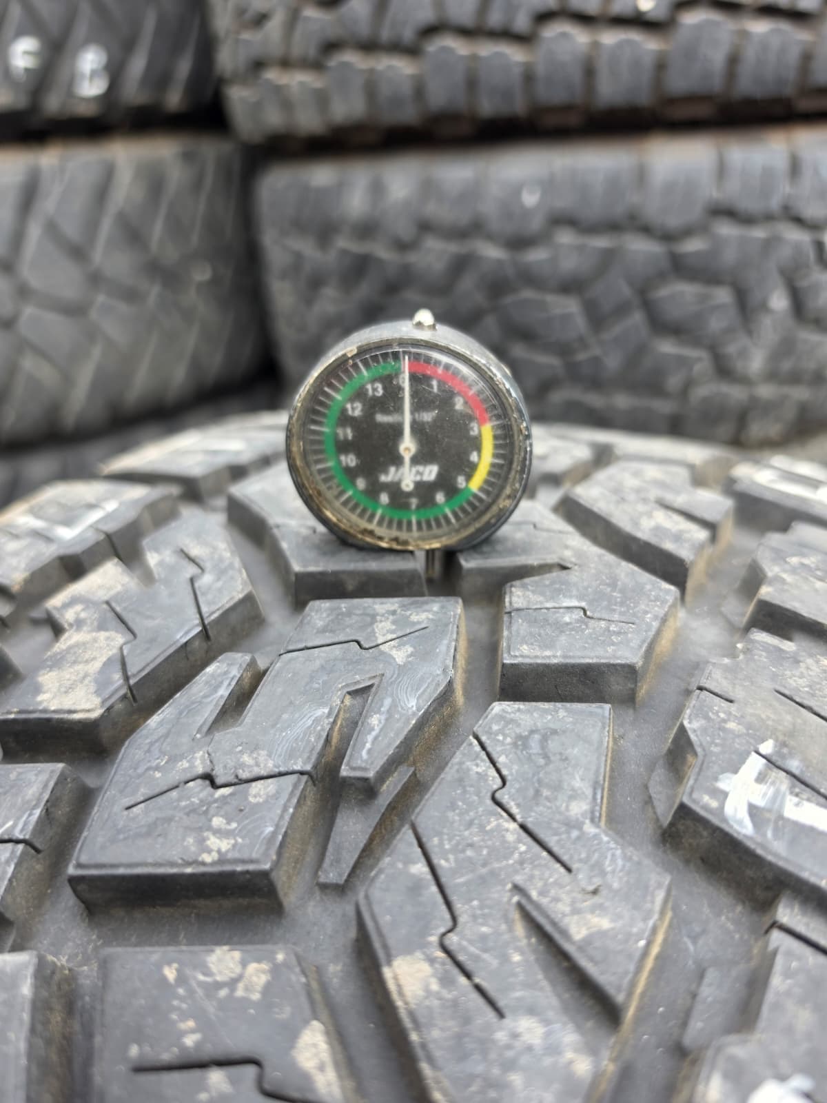 LT275/60R20 Set (4 Used Tires) Toyo Open Country