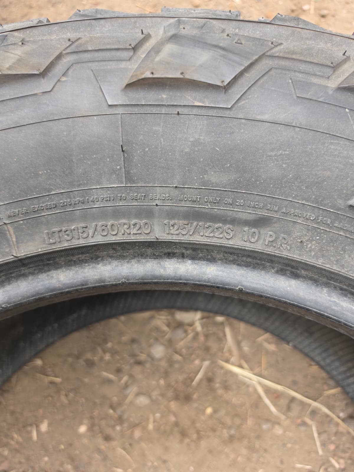 LT315/60R20 Set (4 Used Tires) Nitto Recon Grappler