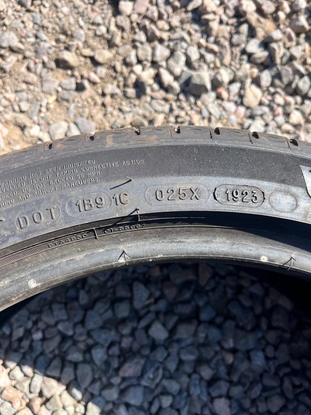 245/40R19 Pair (2 Used Tires) Michelin Primacy Tour