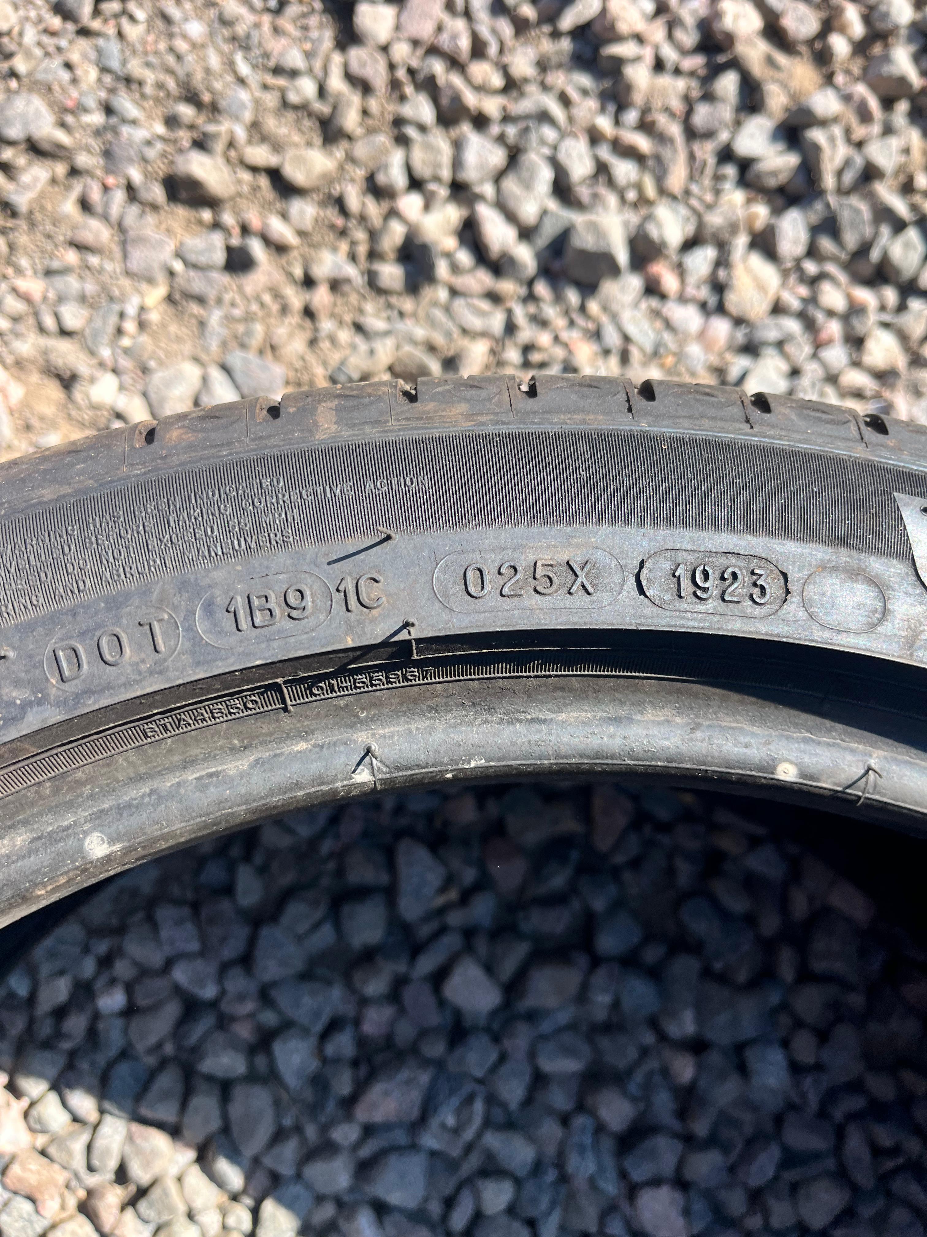 245/40R19 Pair (2 Used Tires) Michelin Primacy Tour