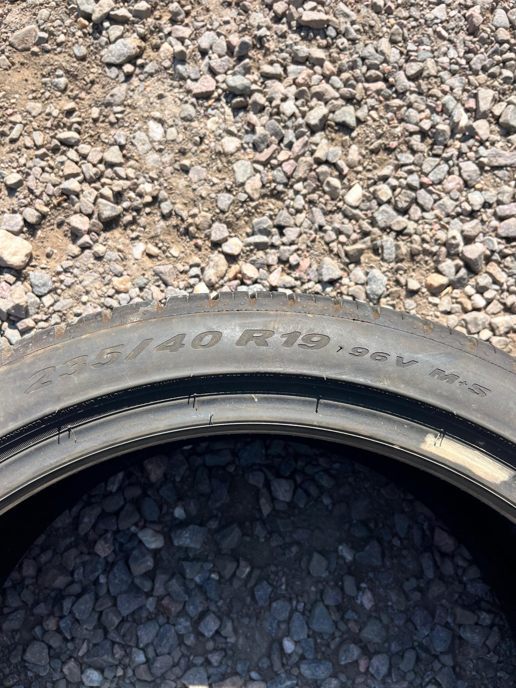 235/40R19 (3 Used Tires) Pirelli Cinturato P7
