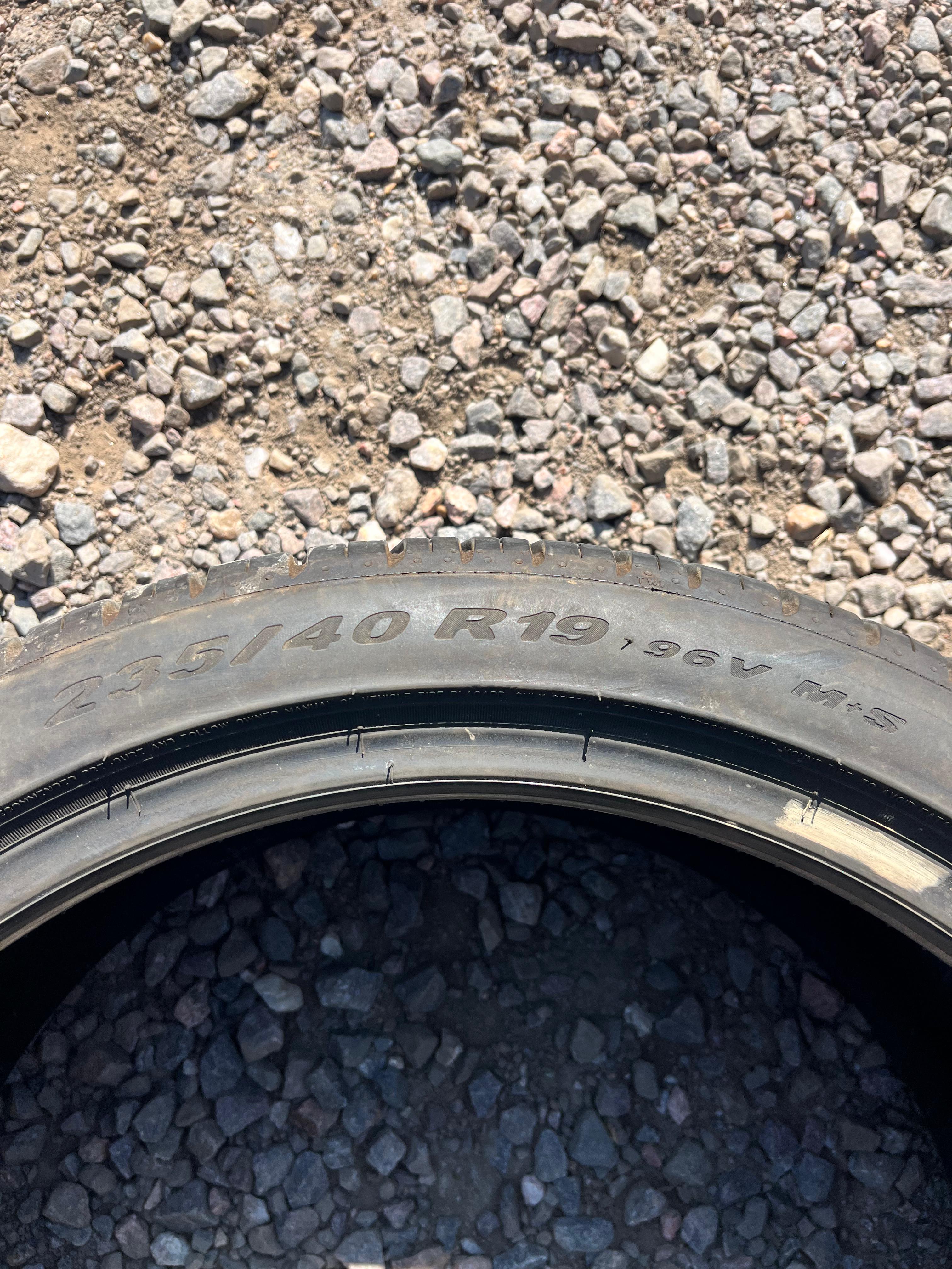 235/40R19 (3 Used Tires) Pirelli Cinturato P7