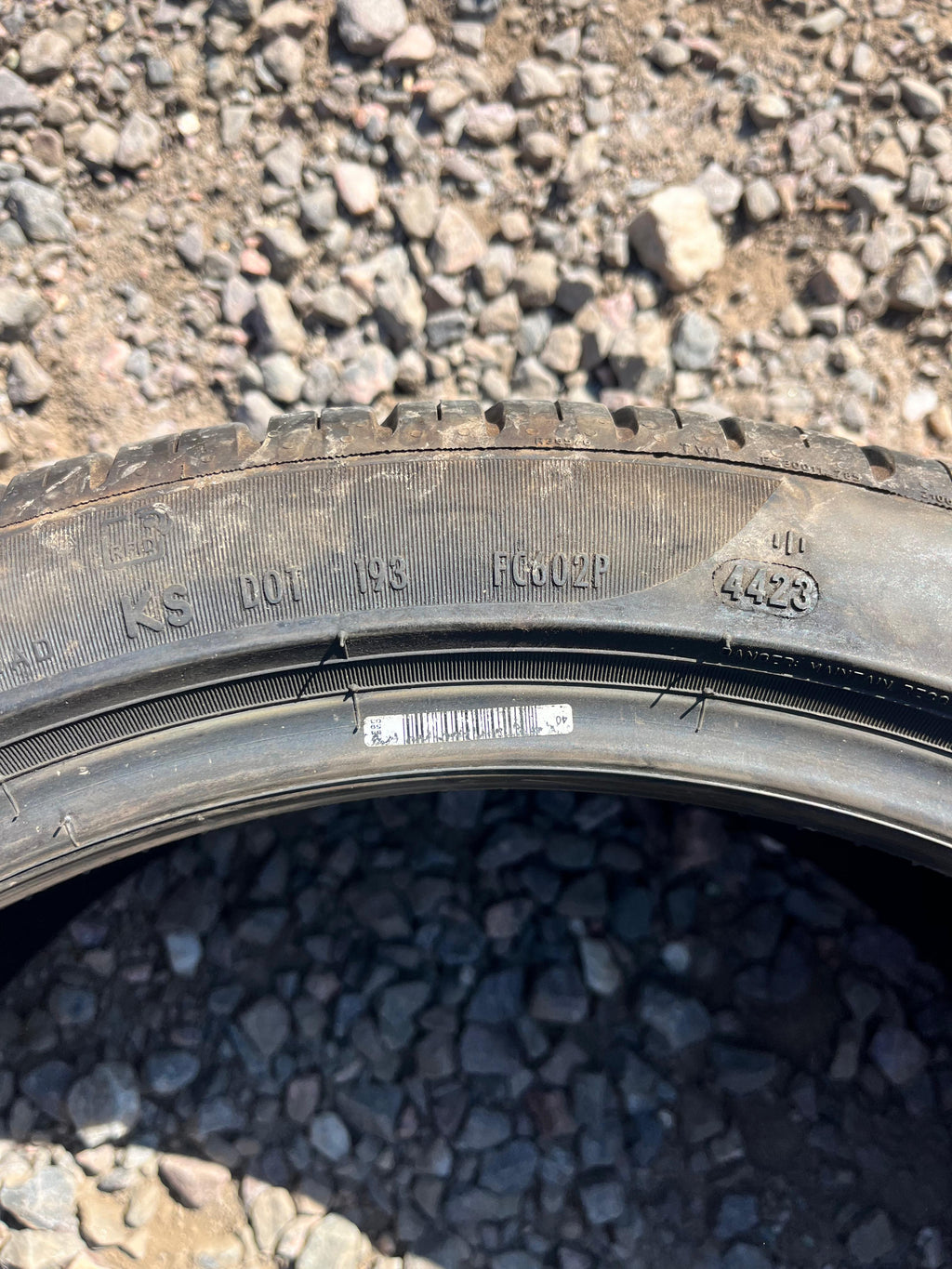 235/40R19 (3 Used Tires) Pirelli Cinturato P7
