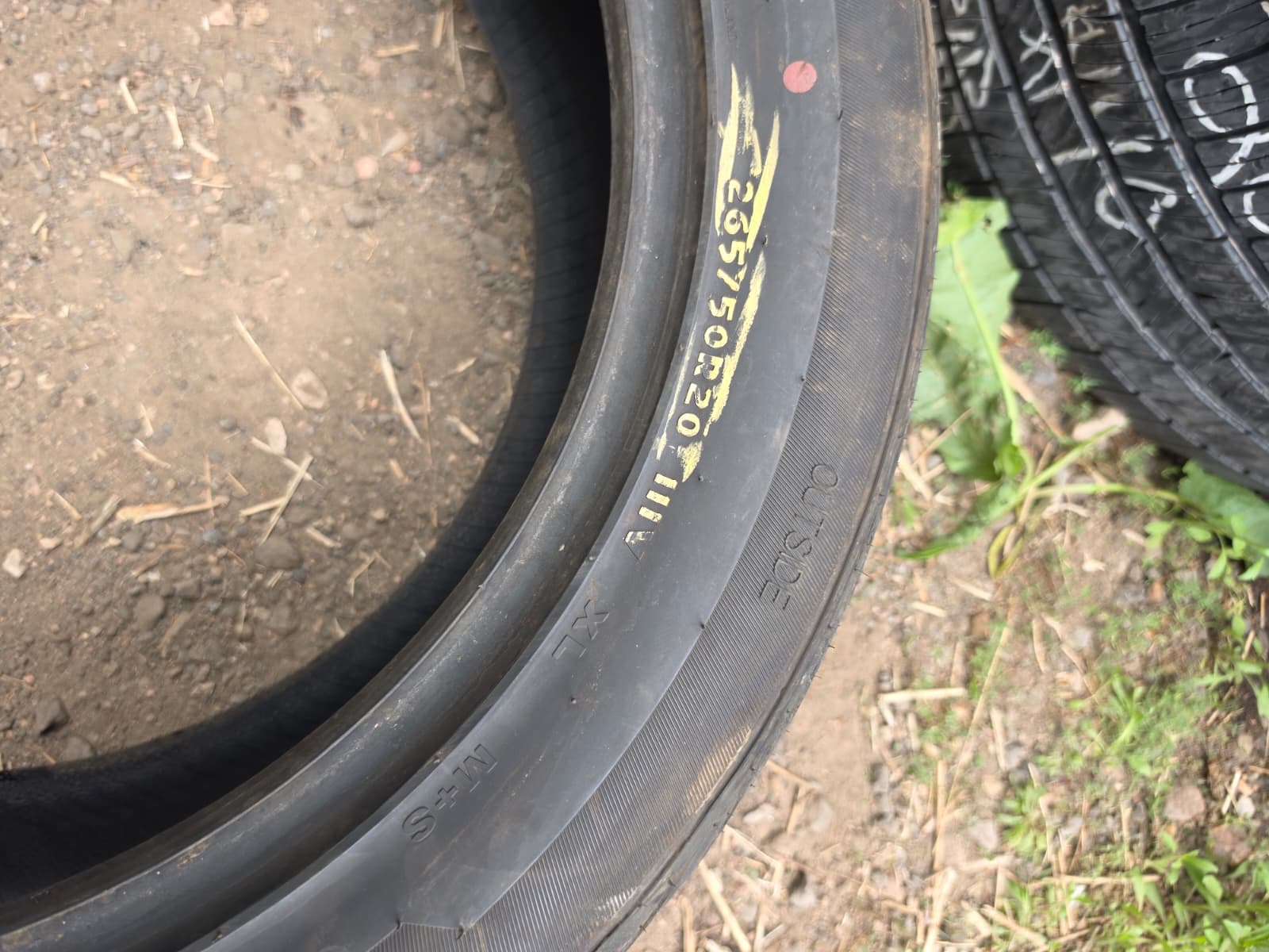 265/50R20 Set (4 Used Tires) Zenna Arcus-UHP