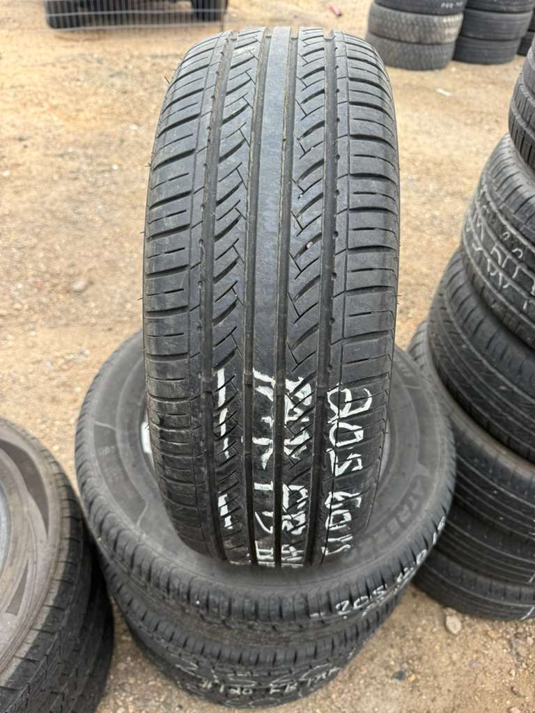 205/60R15 Pair (2 Used Tires) Sailun Atrezzo SH406