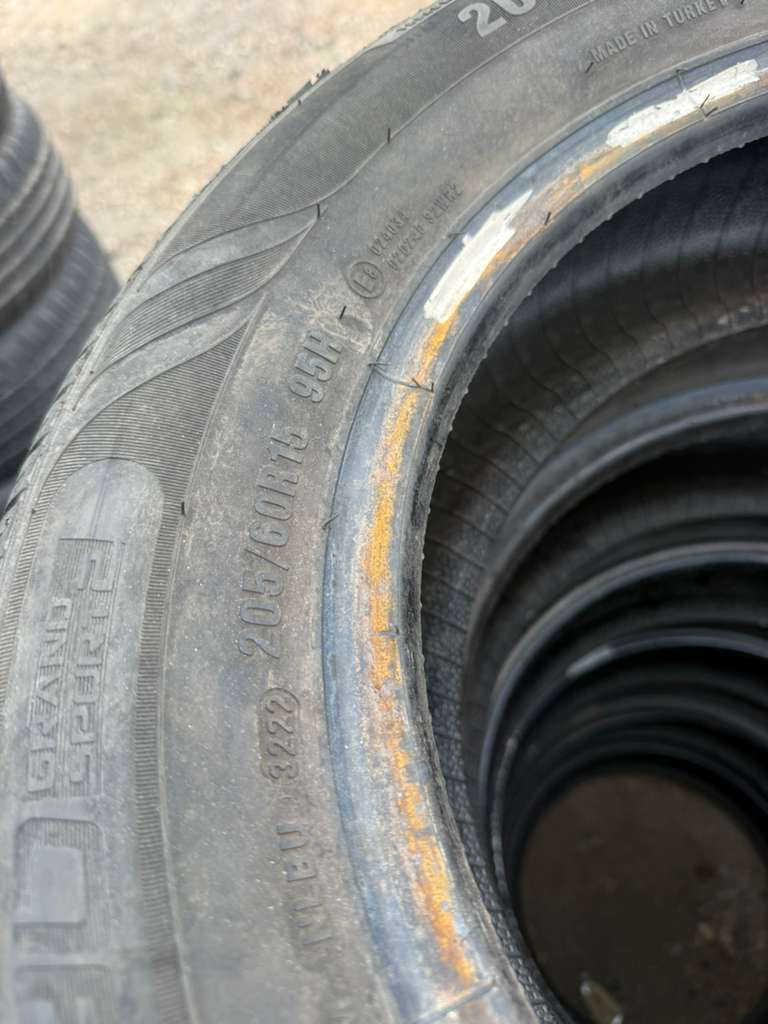 205/60R15 Pair (2 Used Tires) Arroyo