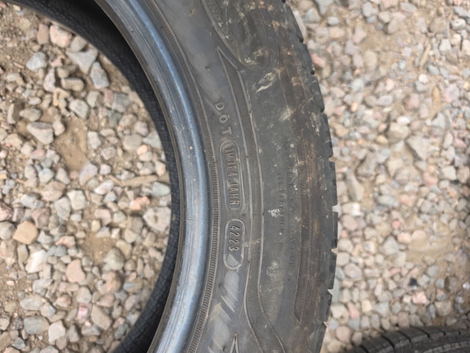 225/60R18 Set (4 Used Tires) Goodyear Assurance