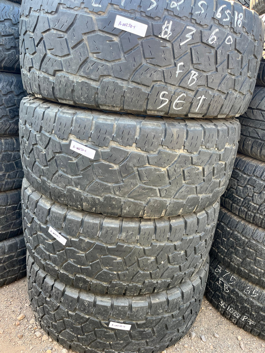 LT325/65R18 Set (4 Used Tires) Toyo Tires Open Country