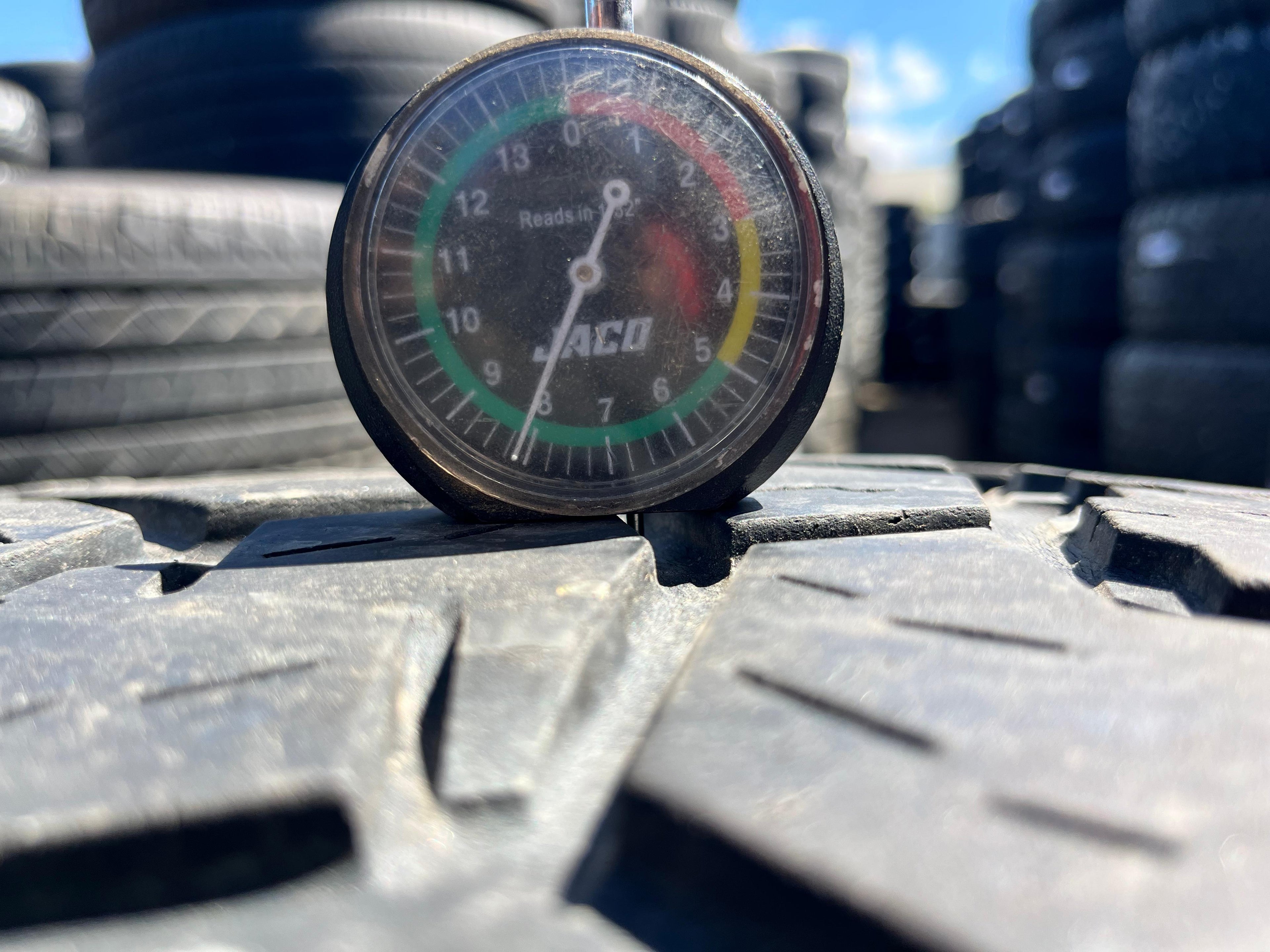 LT325/65R18 Set (4 Used Tires) Toyo Tires Open Country