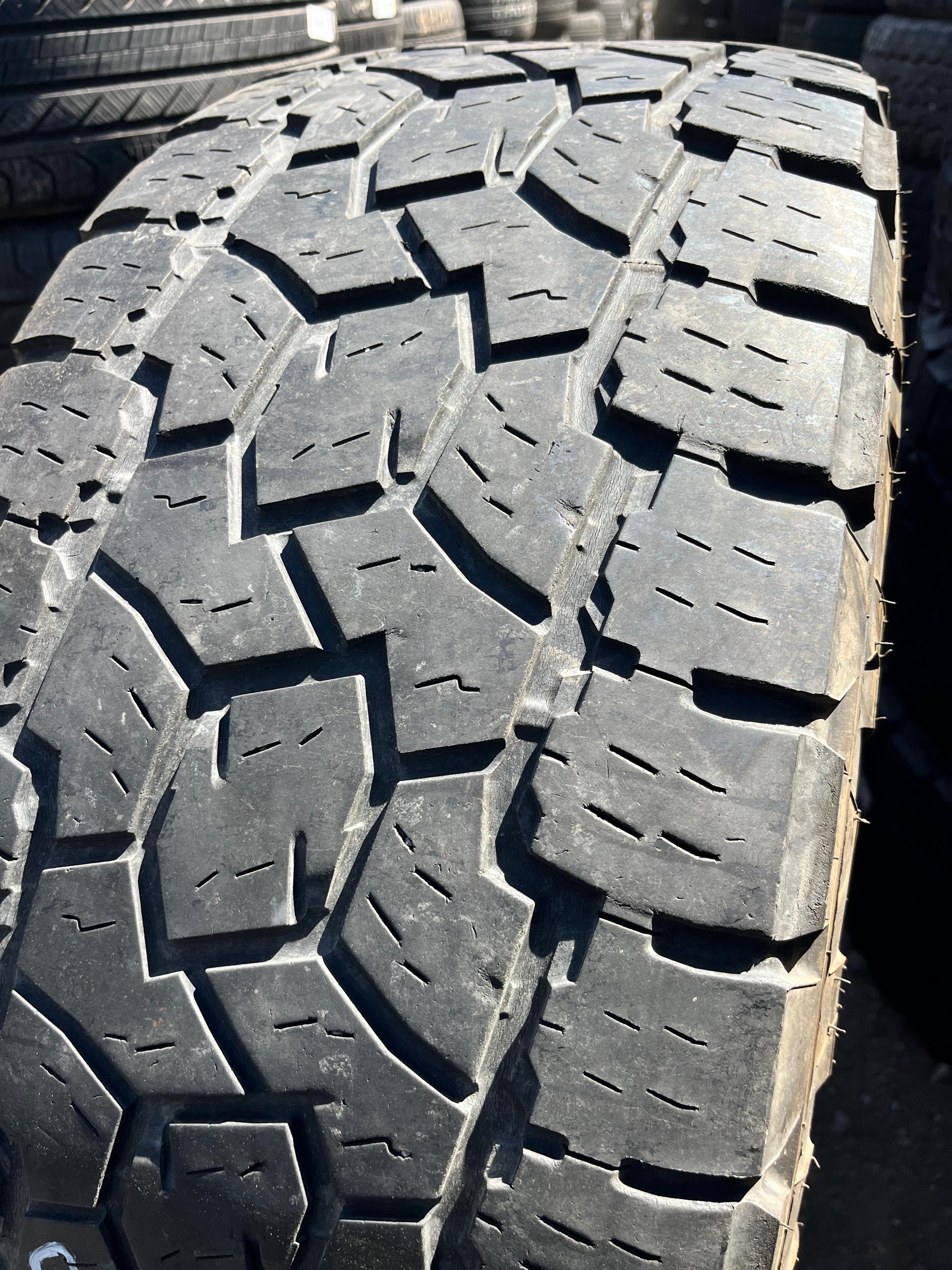 LT325/65R18 Set (4 Used Tires) Toyo Tires Open Country