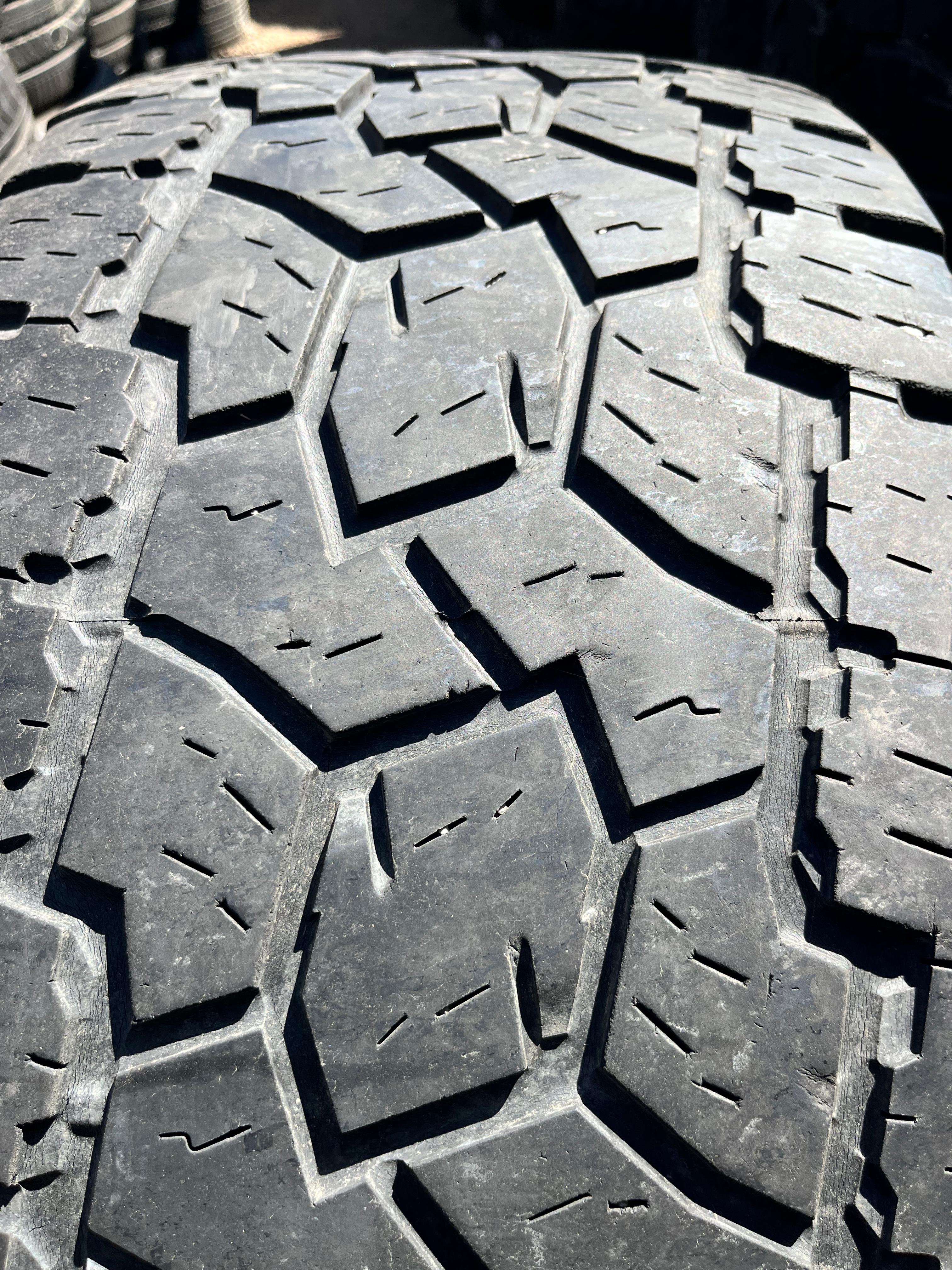 LT325/65R18 Set (4 Used Tires) Toyo Tires Open Country