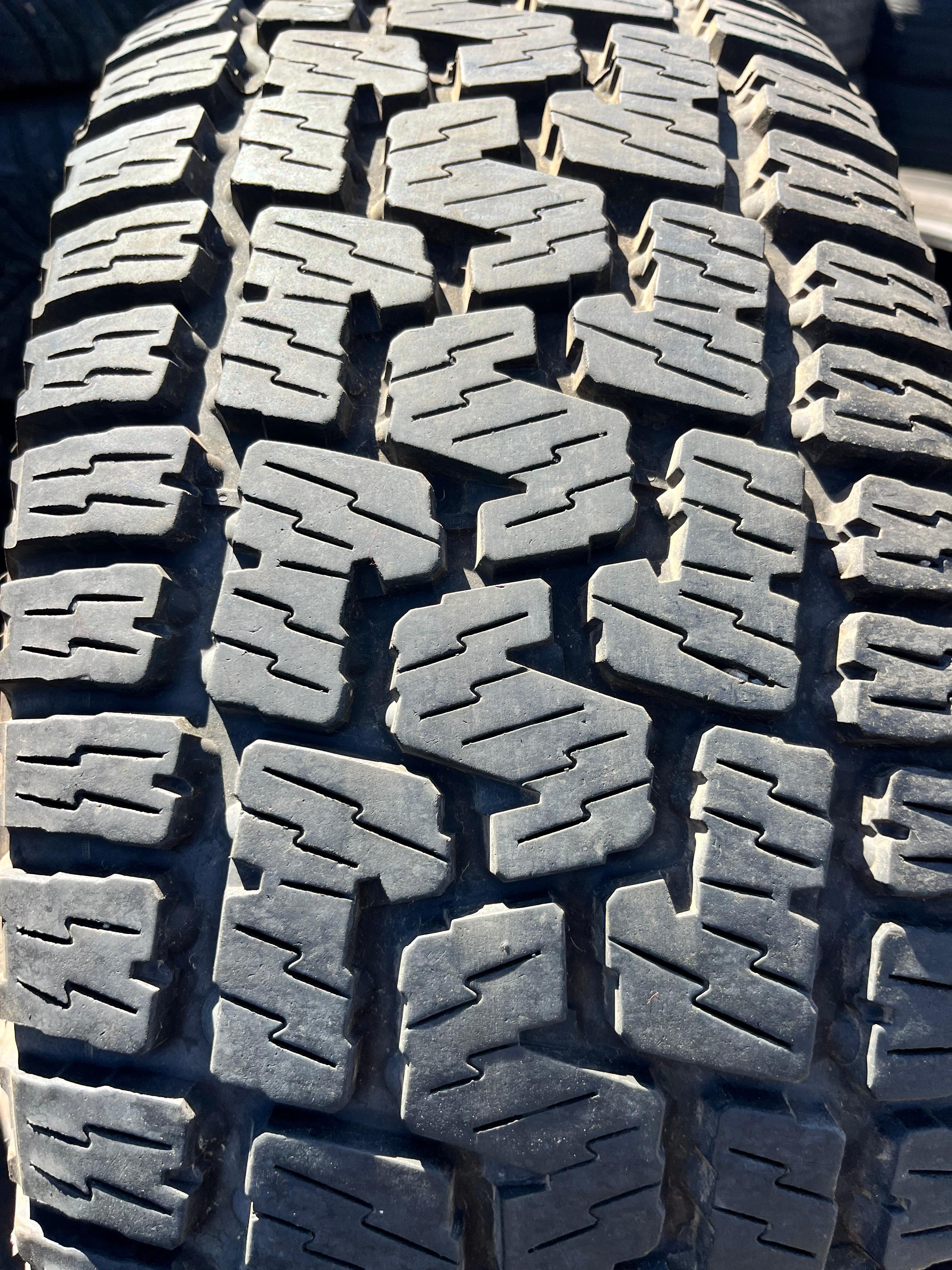 275/65R18 (3 Used Tires) Pirelli Scorpion