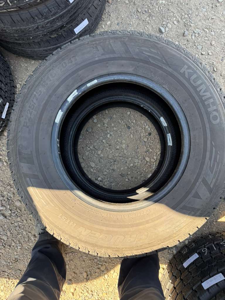 225/75R16  Pair (2 Used Tires) Kumho Cruegen HT51