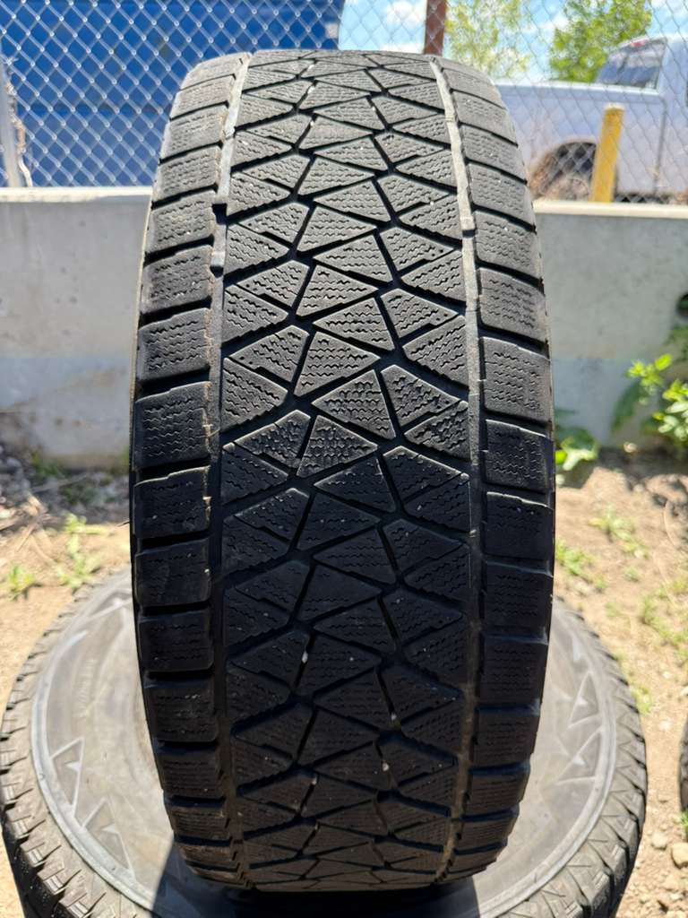 265/70R16 (3 Used Tires) Bridgestone Blizzak DM-V2 Snow Tire