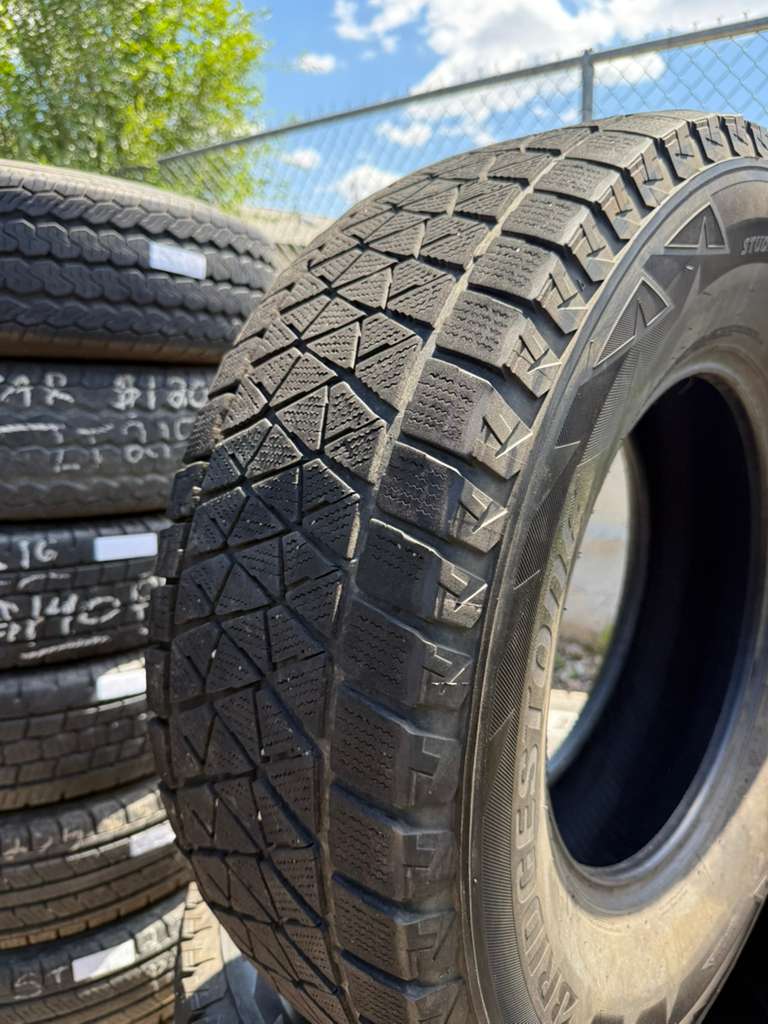265/70R16 (3 Used Tires) Bridgestone Blizzak DM-V2 Snow Tire