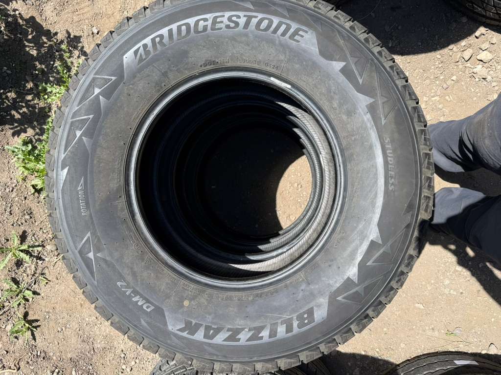 265/70R16 (3 Used Tires) Bridgestone Blizzak DM-V2 Snow Tire