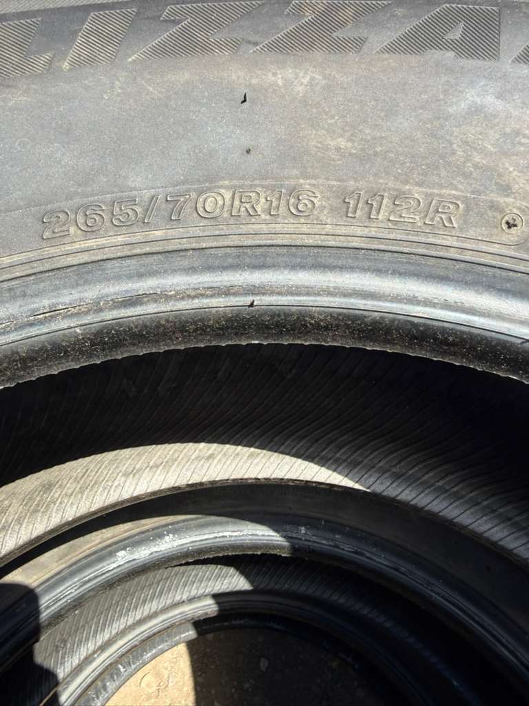 265/70R16 (3 Used Tires) Bridgestone Blizzak DM-V2 Snow Tire