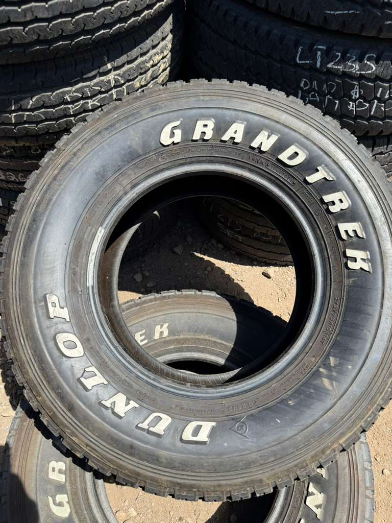 275/70R16 Pair (2 Used Tires)  Dunlop Grandtrek