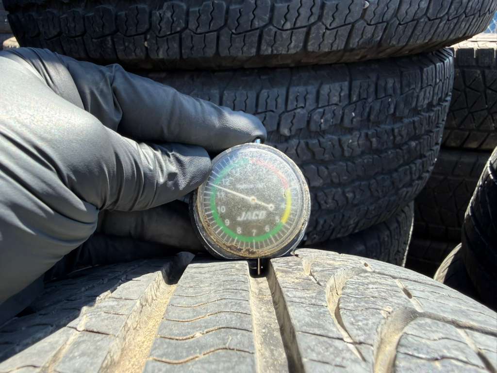 215/60R16 Set (4 Used Tires) Pirelli P4 Four Seasons Plus