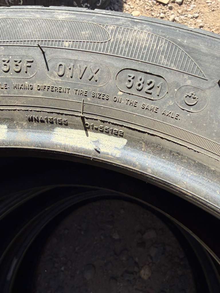 215/55R17 (3 Used Tires) Michelin  Primacy MXV4