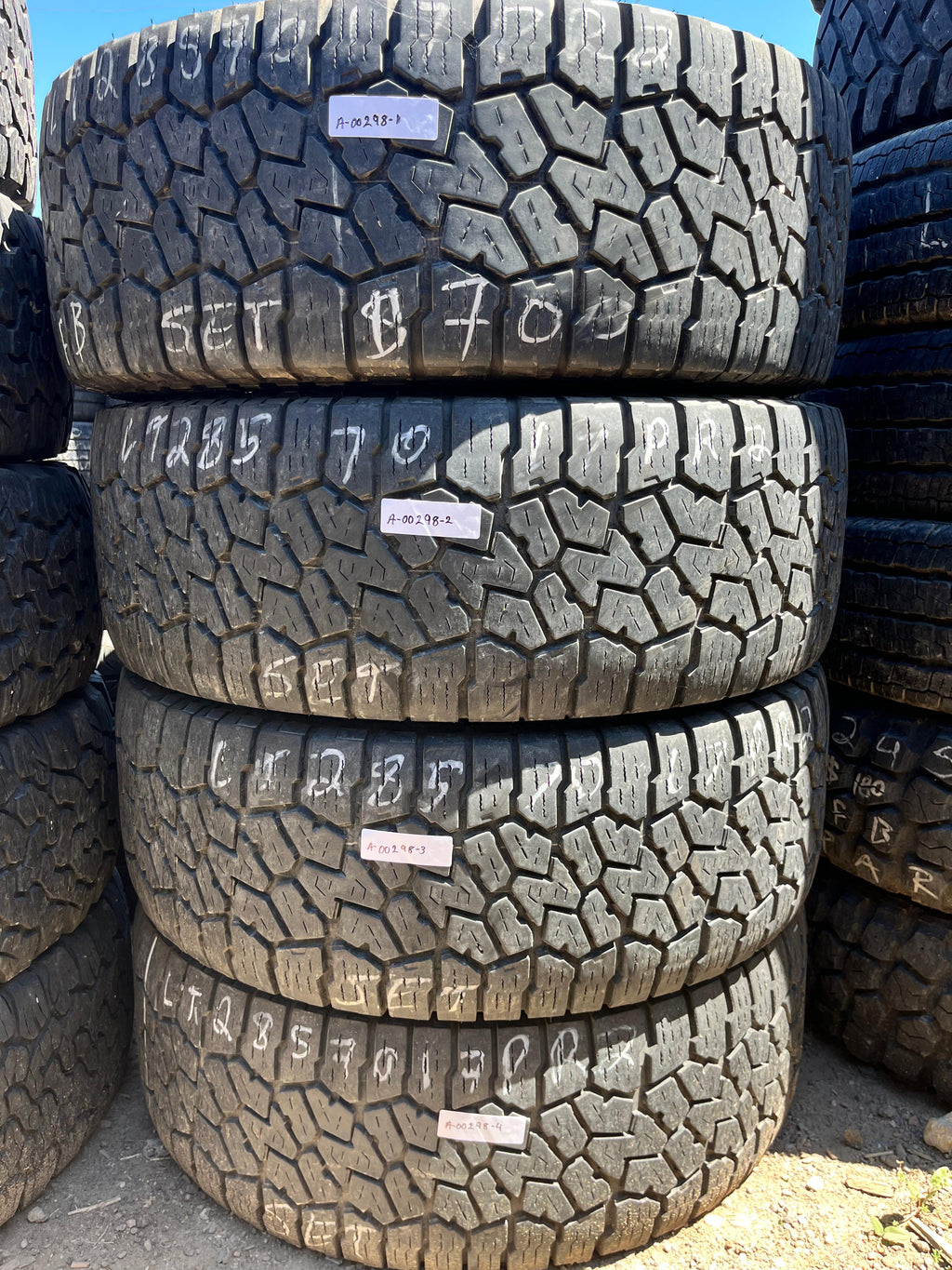 LT285/70R17 Set (4 Used Tires) Falken Wildpeak