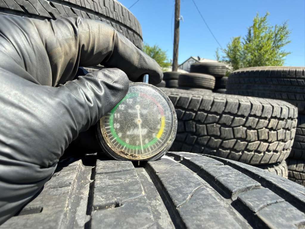 205/60R16 Pair (2 Used Tires) Mastercaft Stratus
