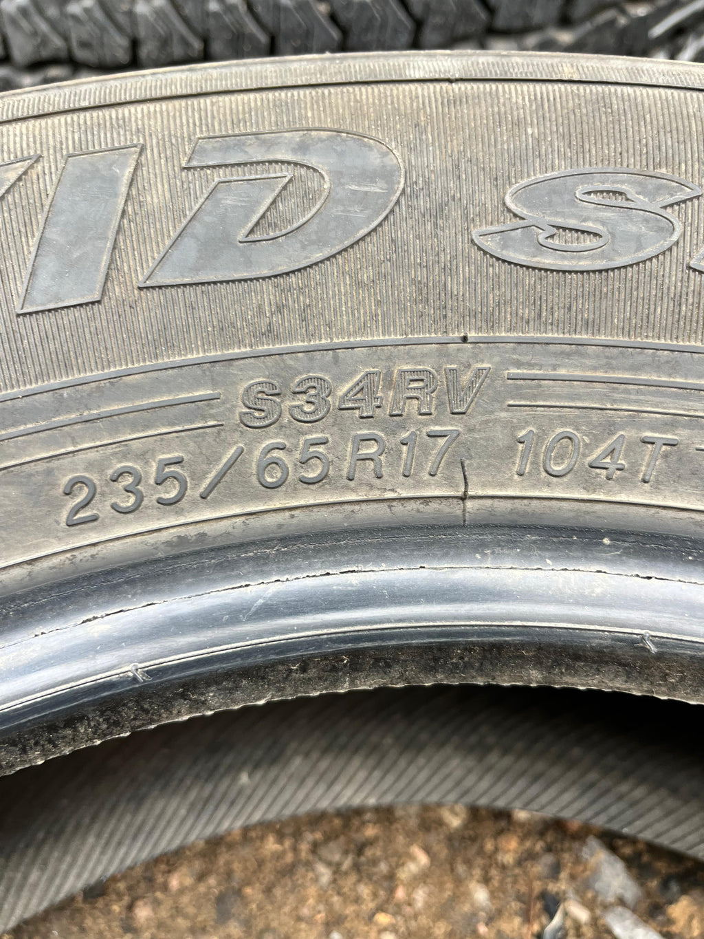 235/65R17 Set (4 Used Tires) Yokohama AVID S34