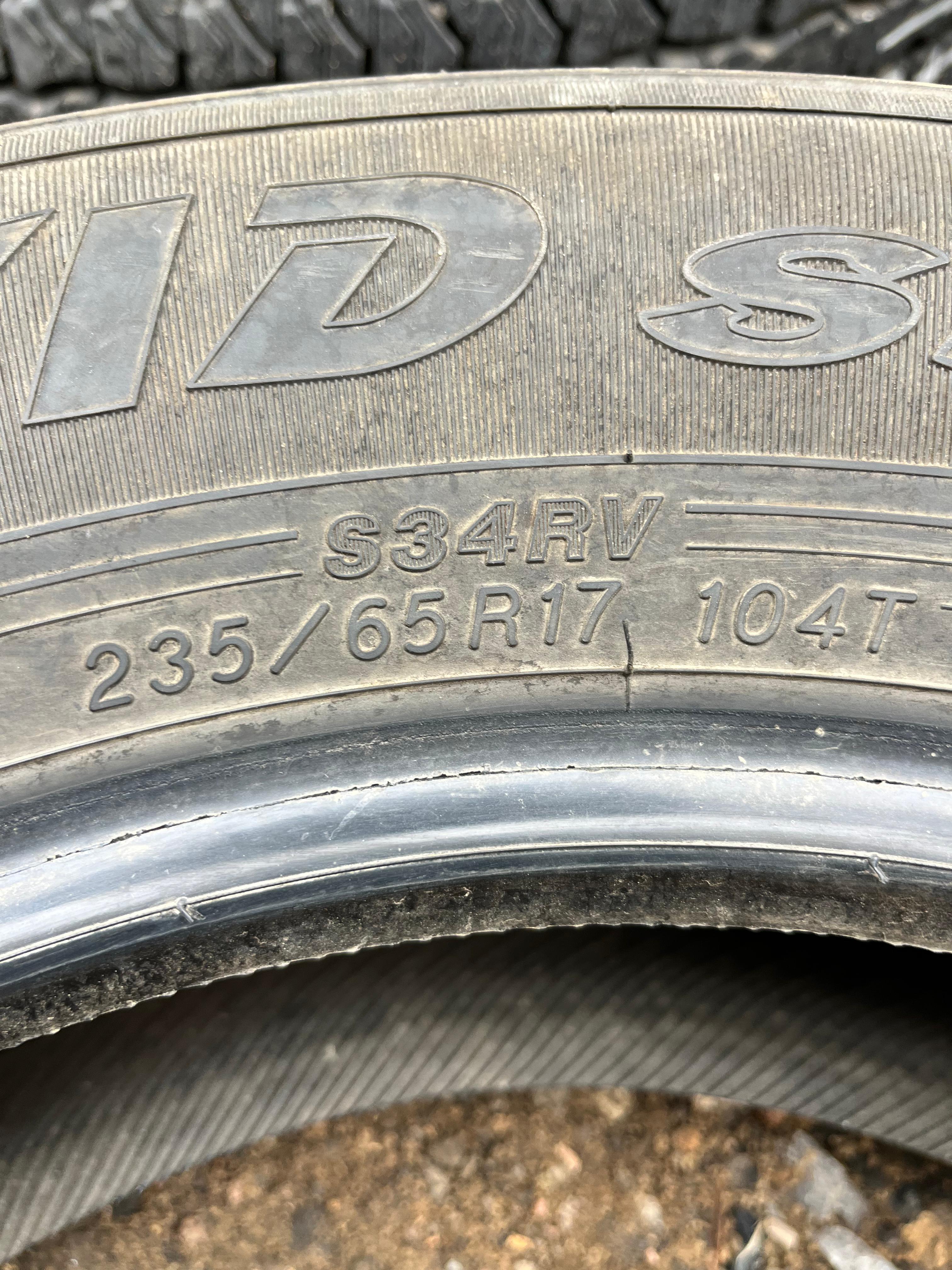 235/65R17 Set (4 Used Tires) Yokohama AVID S34