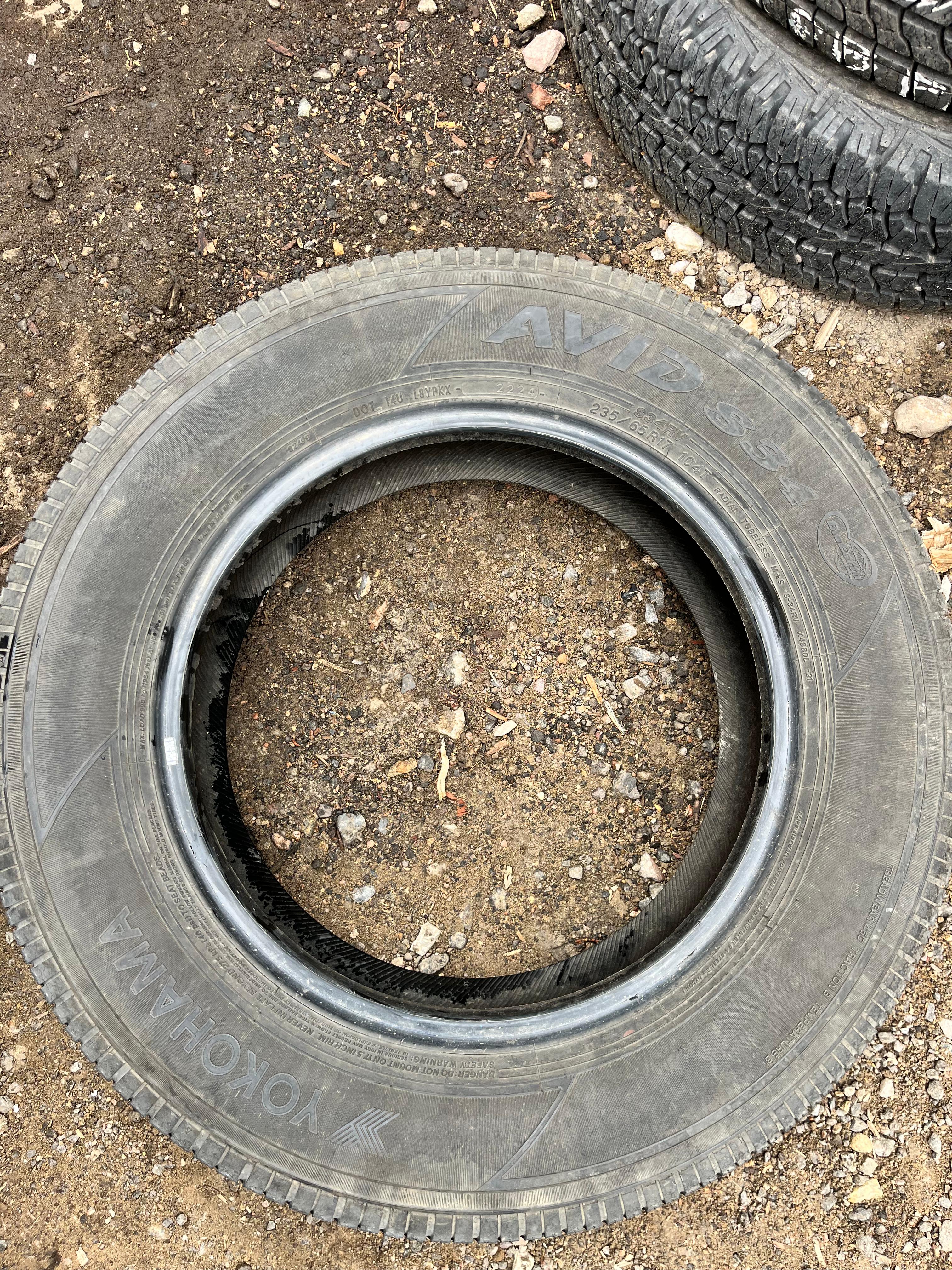 235/65R17 Set (4 Used Tires) Yokohama AVID S34