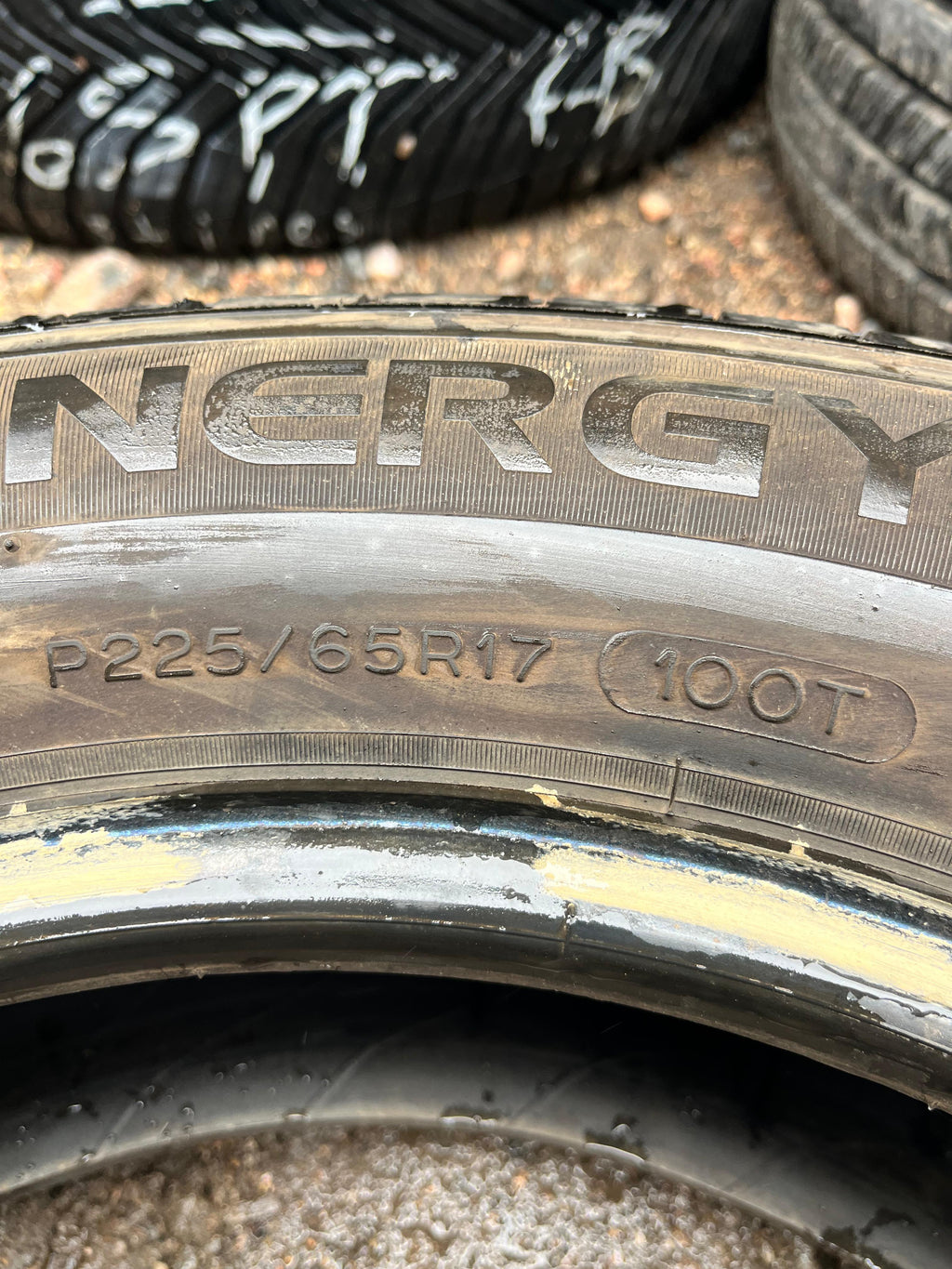 225/65R17 Set (4 Used Tires) Michelin Energy (Saver)