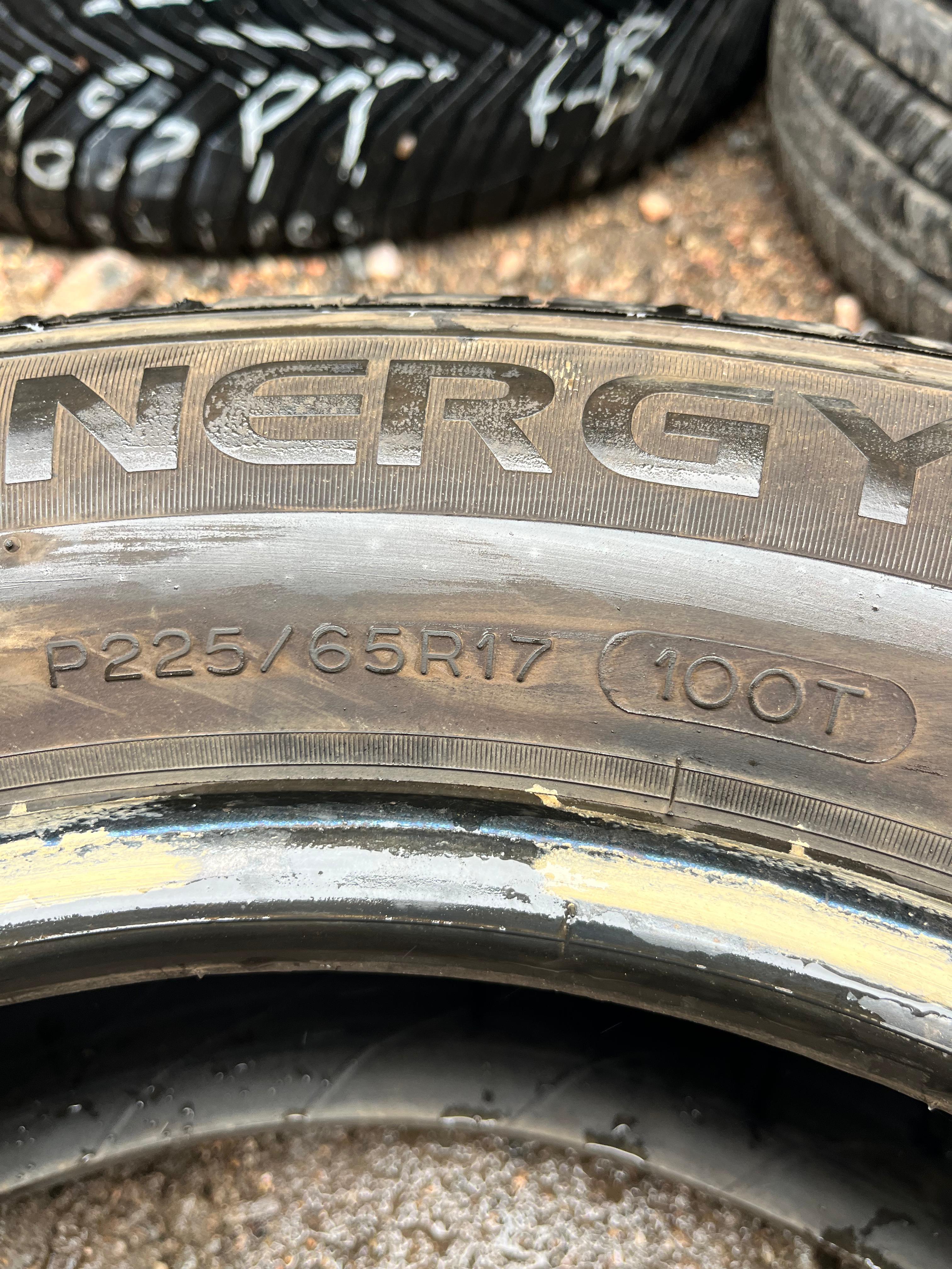 225/65R17 Set (4 Used Tires) Michelin Energy (Saver)