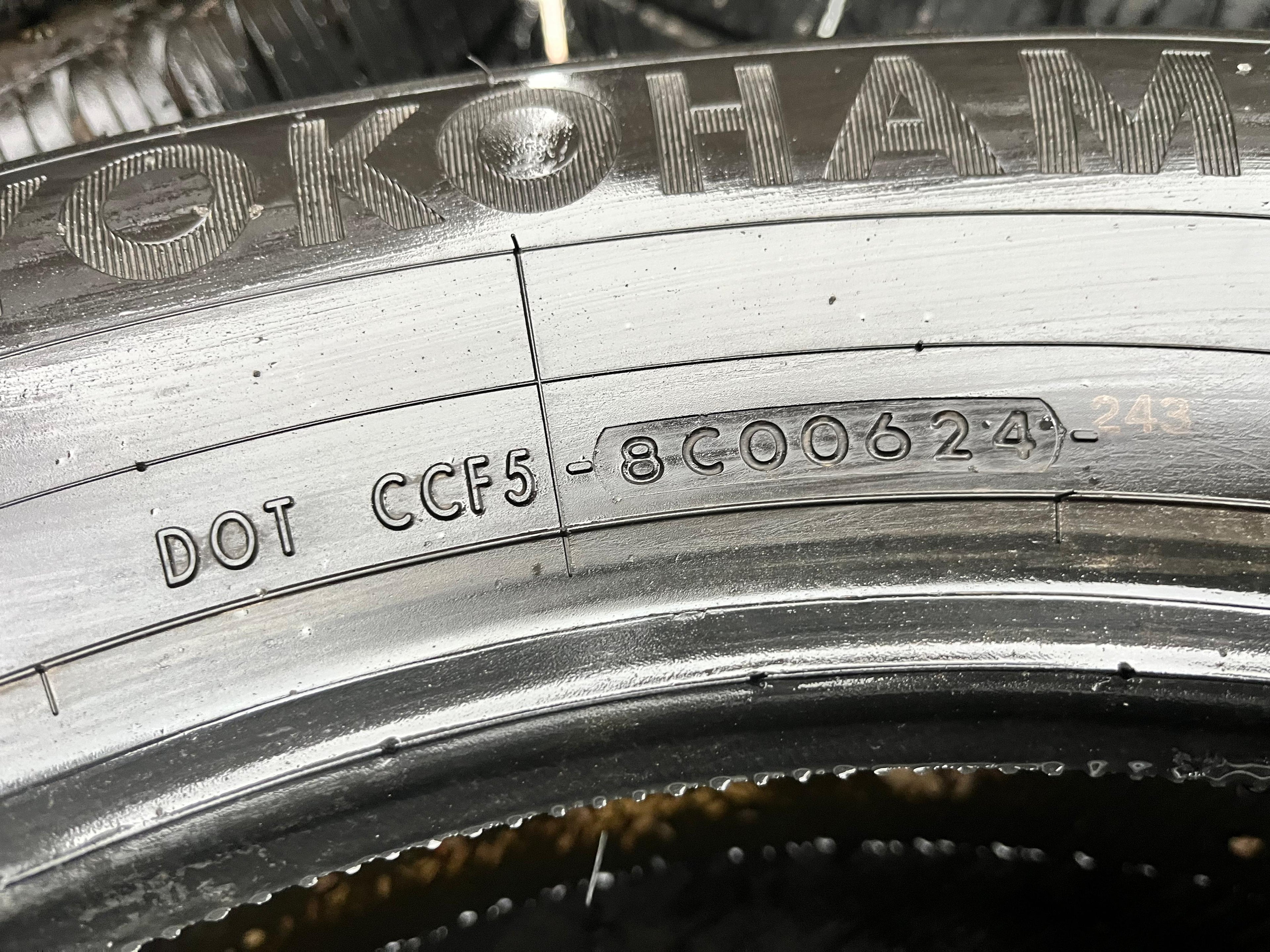 225/65R17 Pair (2 Used Tires) Yokohama AVID Ascend LX