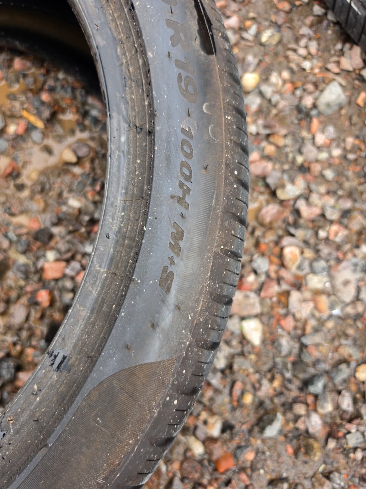 255/40R19 Single (1 Used Tire) Pirelli P Zero