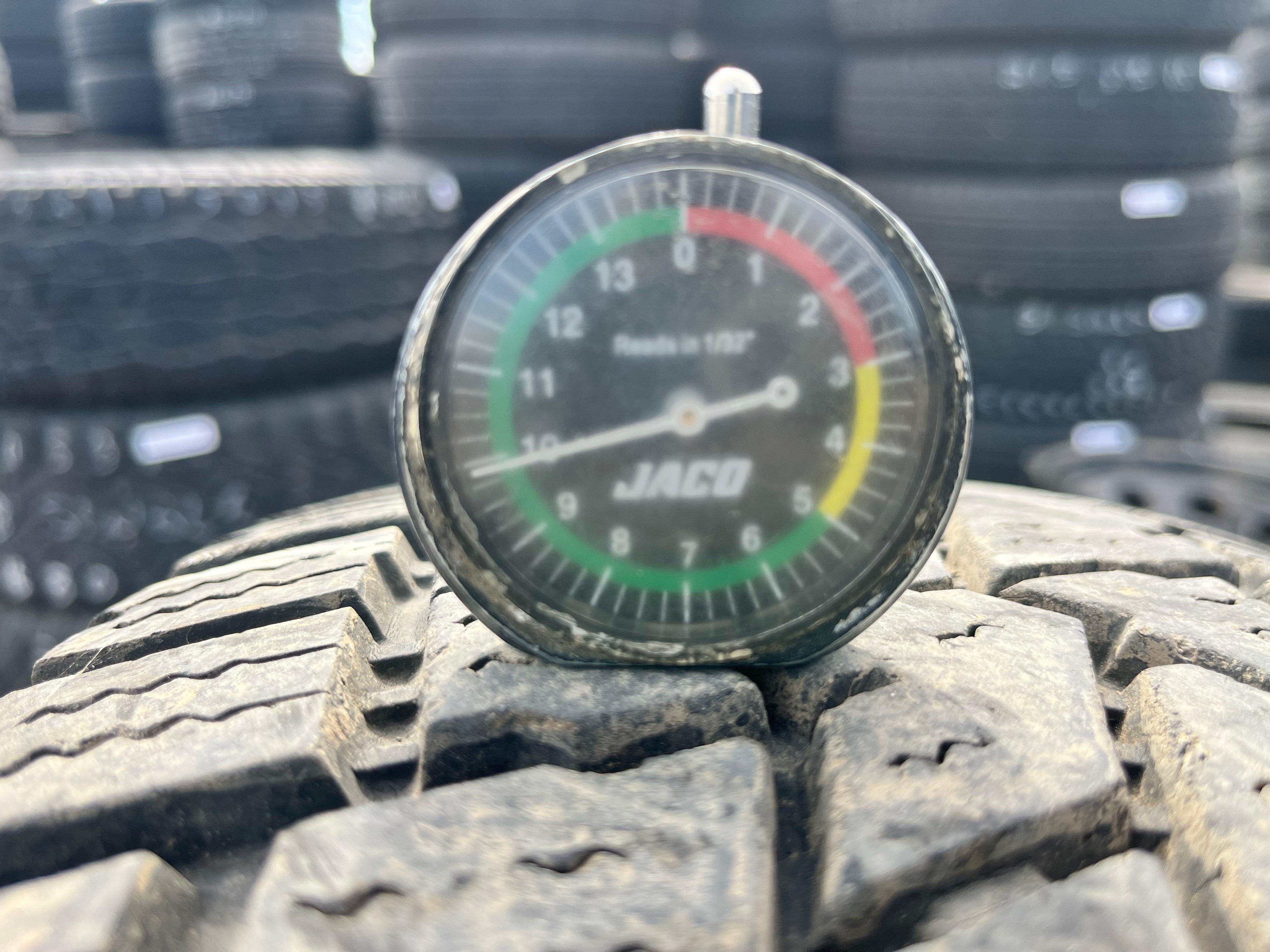 LT30x9.50R15 Single (1 Used Tire) DeanTires Back Country (SQ-4)
