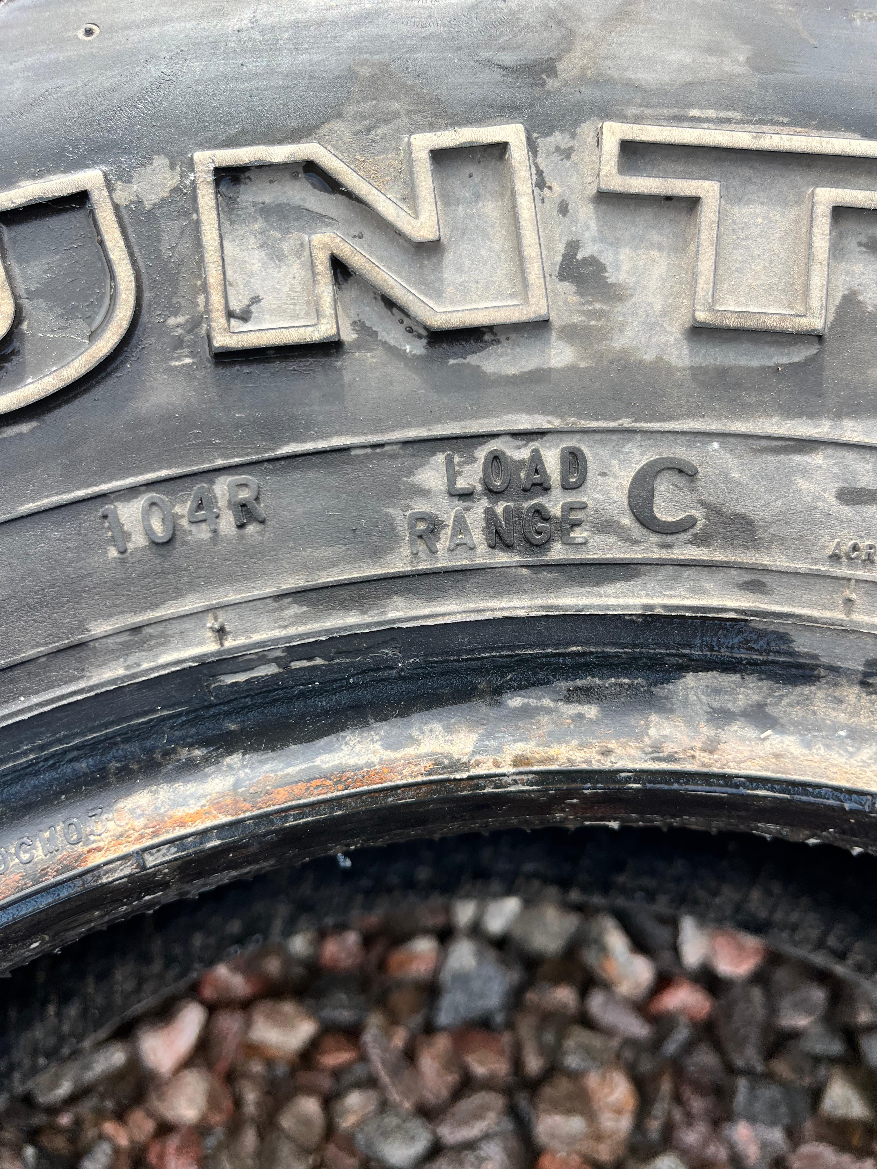 LT30x9.50R15 Single (1 Used Tire) DeanTires Back Country (SQ-4)
