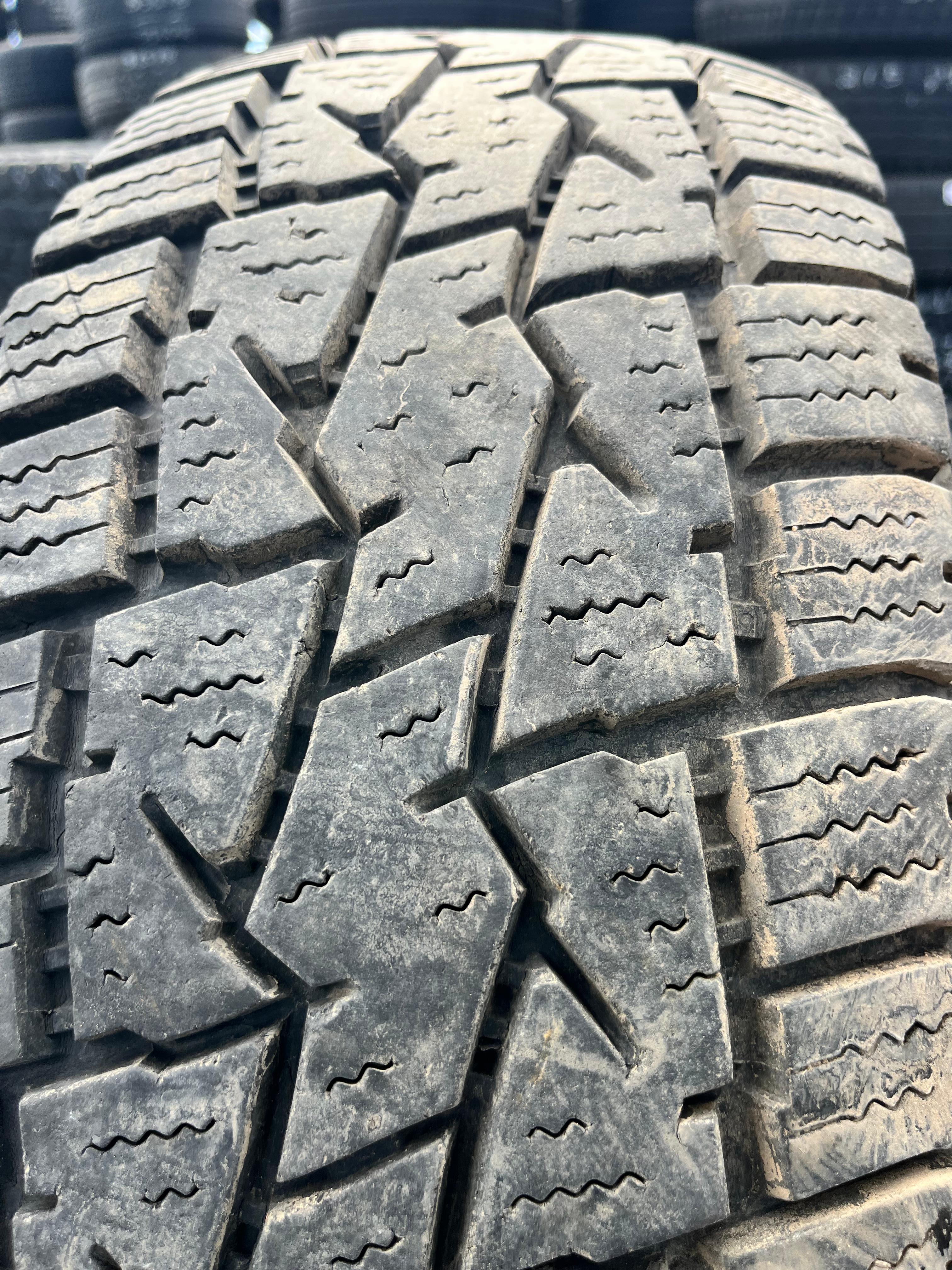 LT30x9.50R15 Single (1 Used Tire) DeanTires Back Country (SQ-4)