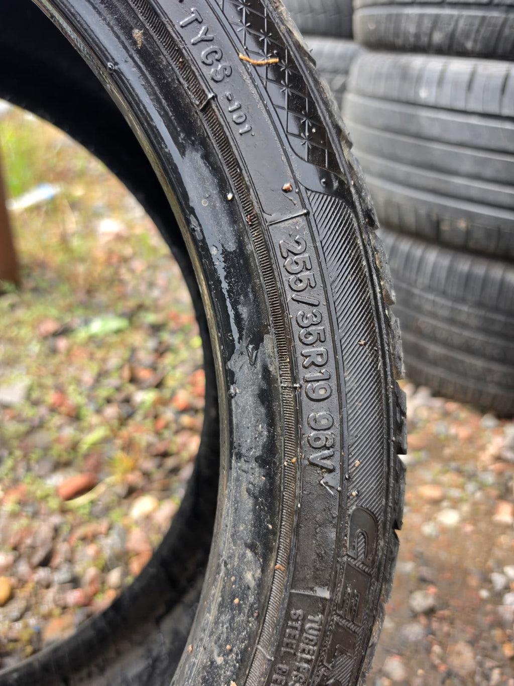 255/35R19 Single (1 Used Tire) Toyo Celsuis