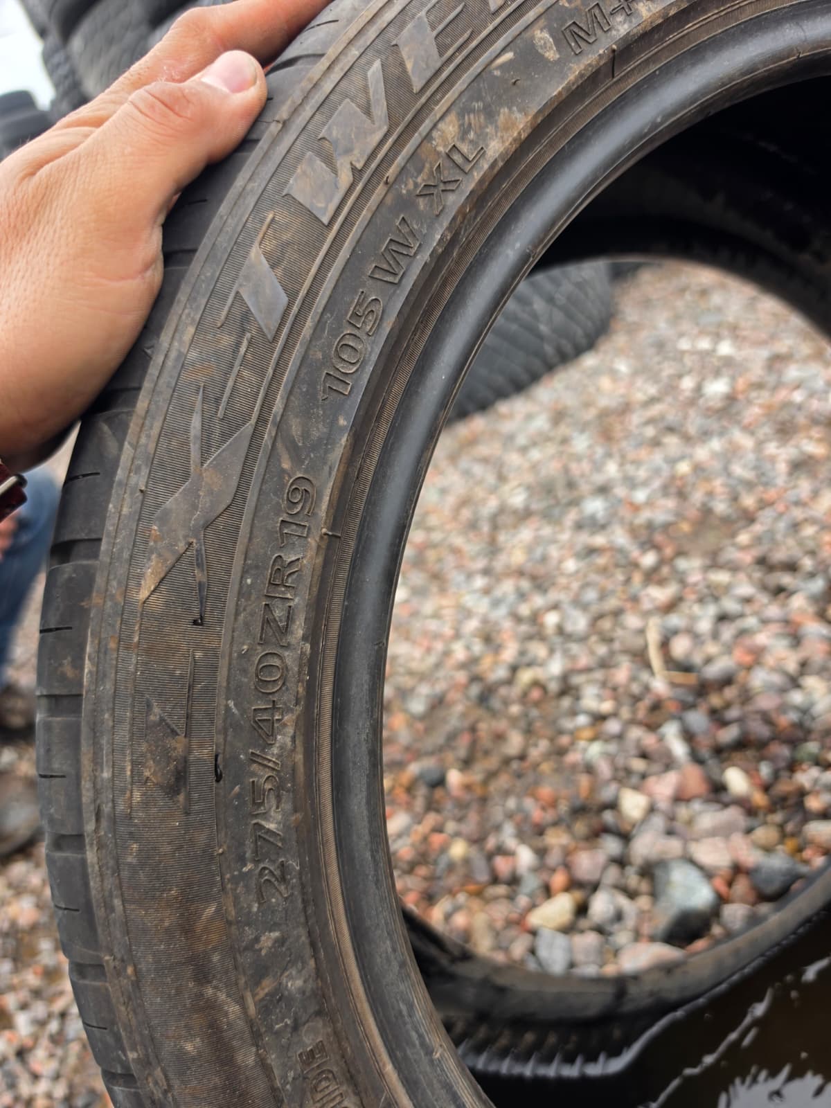 275/40R19 Single (1 Used Tire) Lexani LX Twenty
