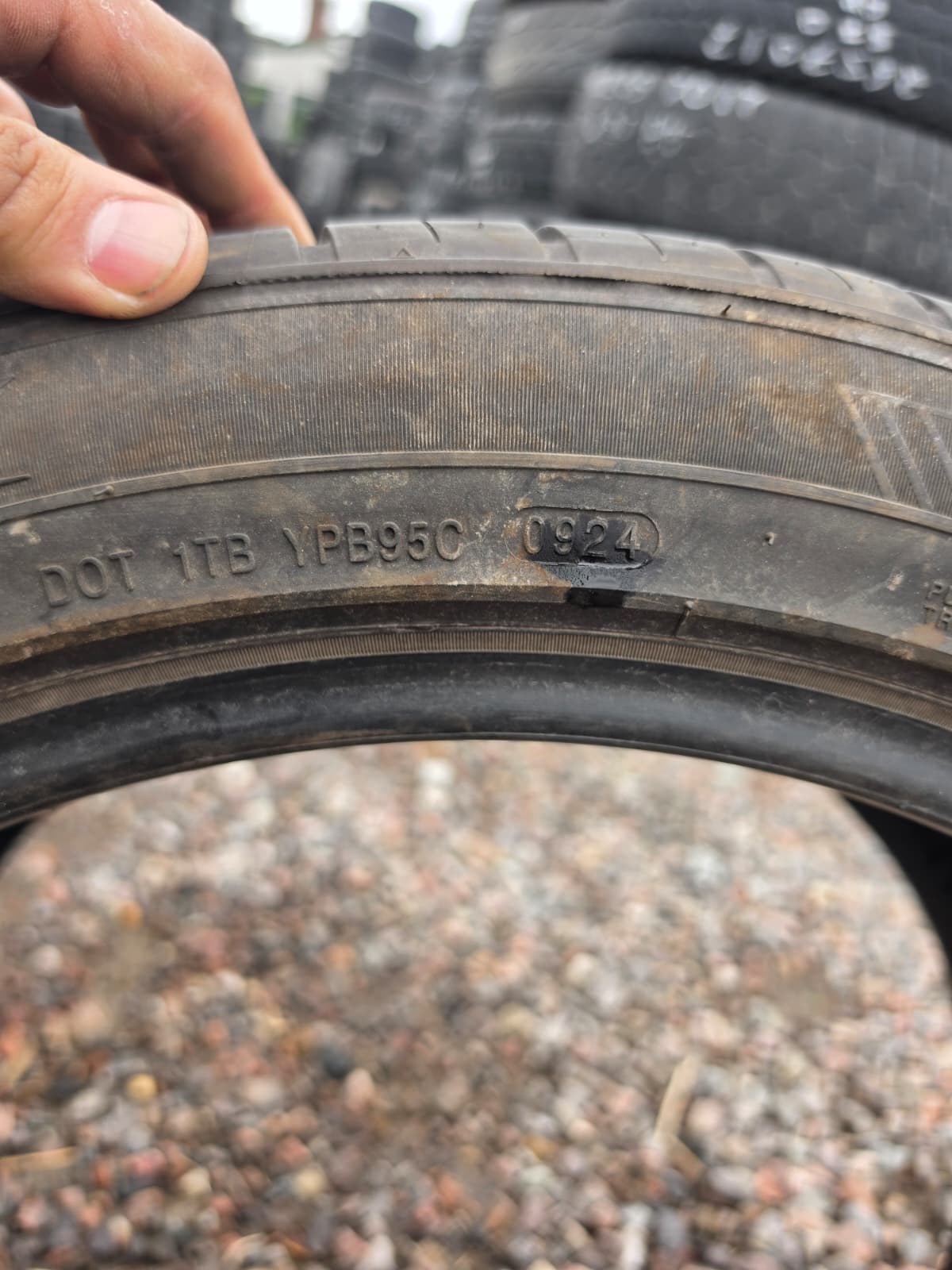 275/40R19 Single (1 Used Tire) Lexani LX Twenty