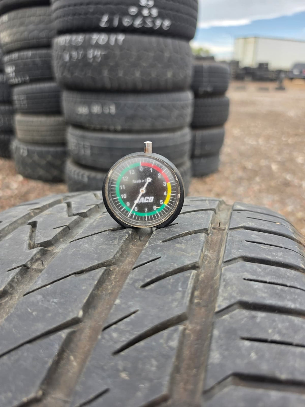 275/40R19 Single (1 Used Tire) Lexani LX Twenty