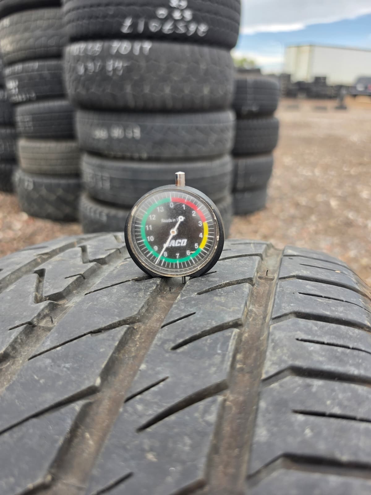 275/40R19 Single (1 Used Tire) Lexani LX Twenty