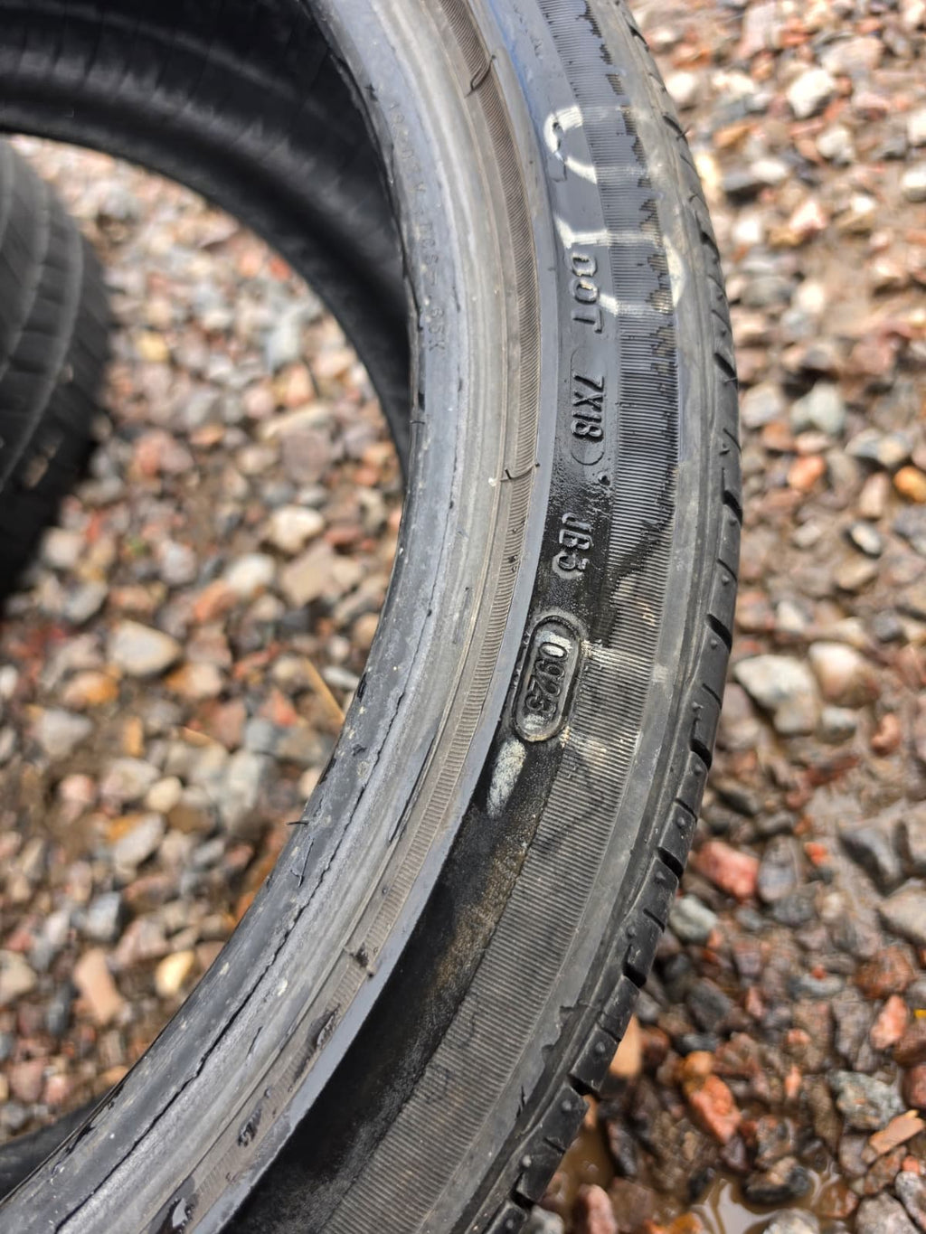 235/40R19 Single (1 Used Tire) Bridgestone Turanza EL450