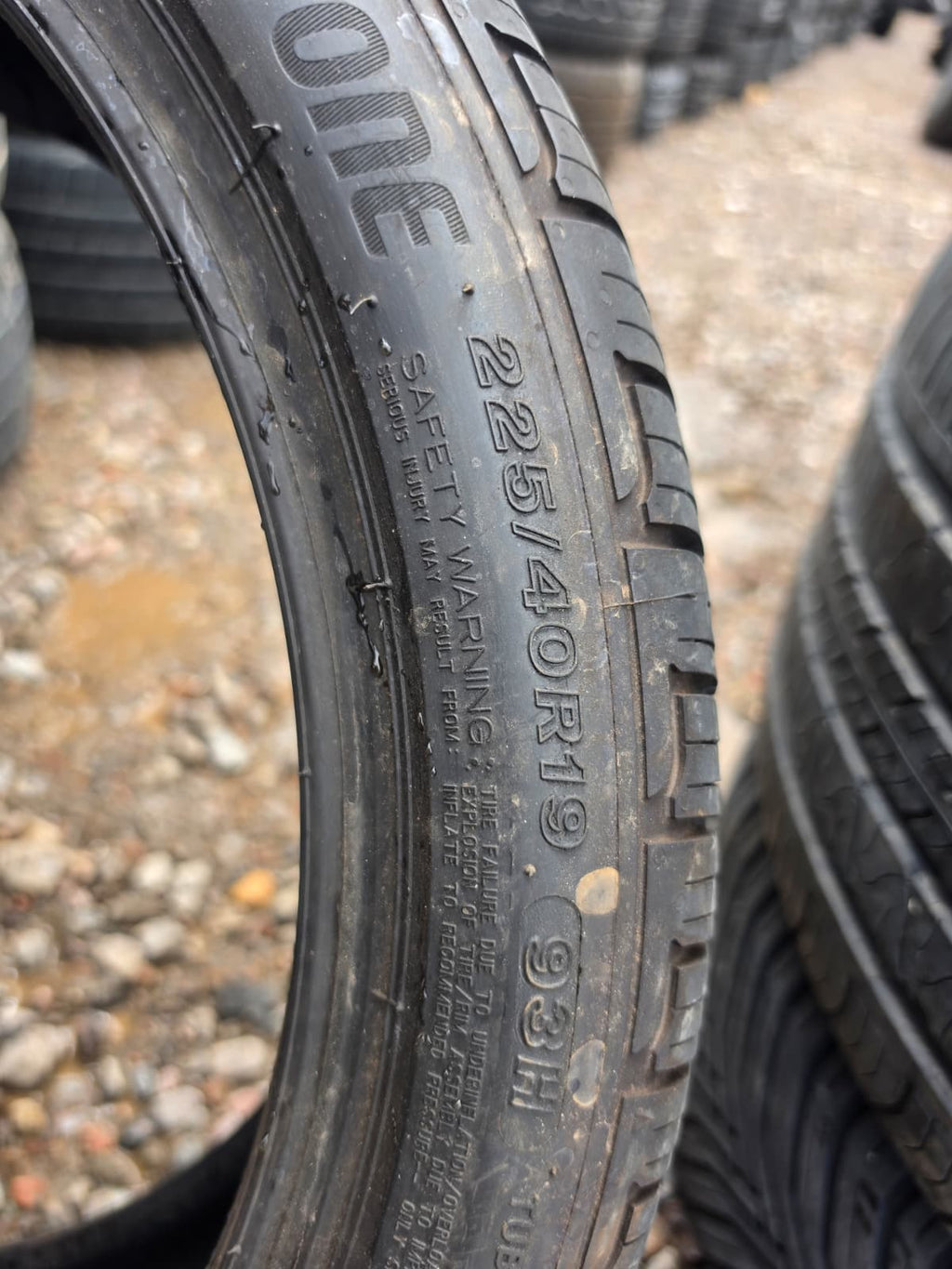 225/40R19 Single (1 Used Tire) Bridgestone Turanza EL100