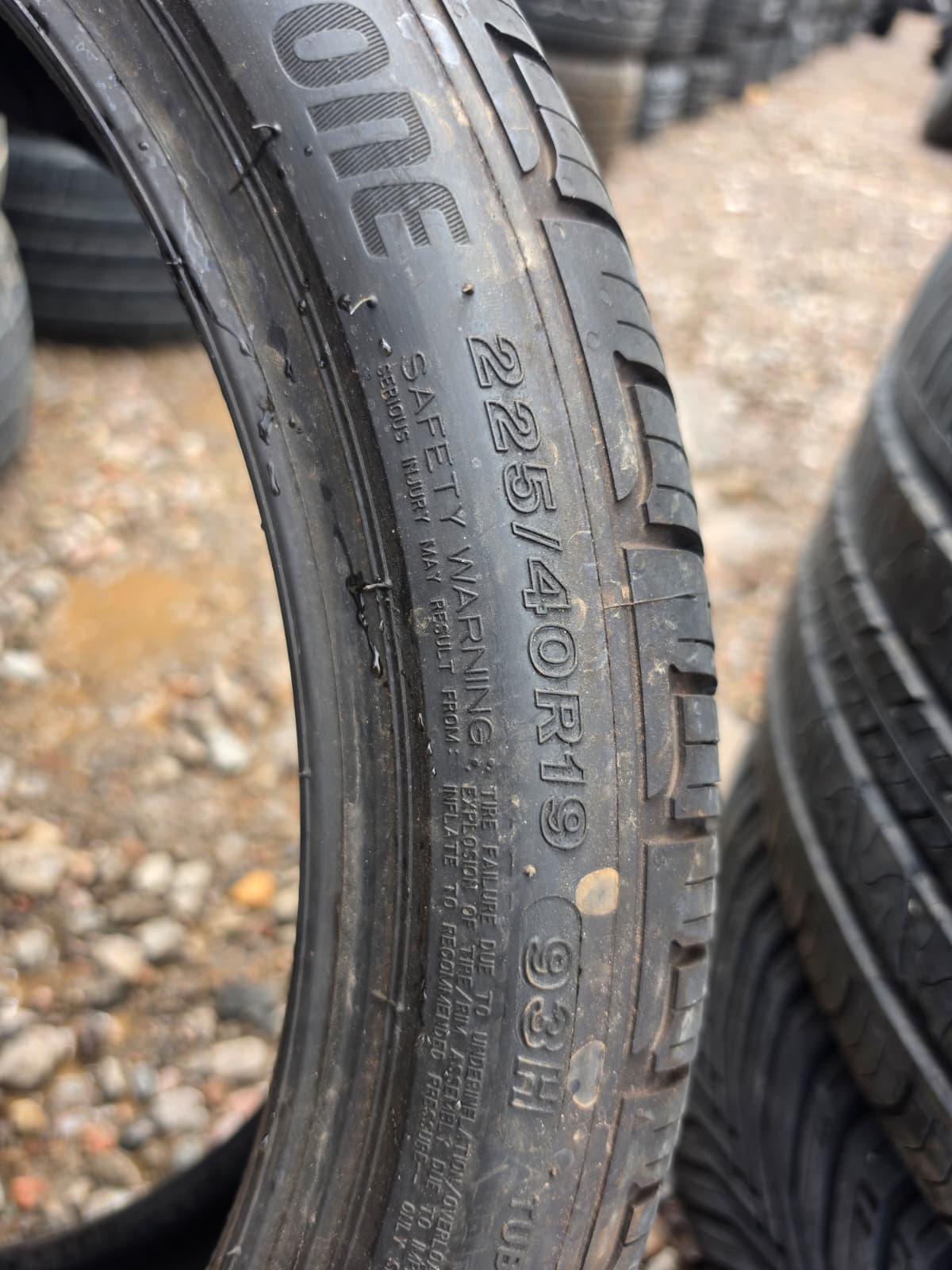 225/40R19 Single (1 Used Tire) Bridgestone Turanza EL100