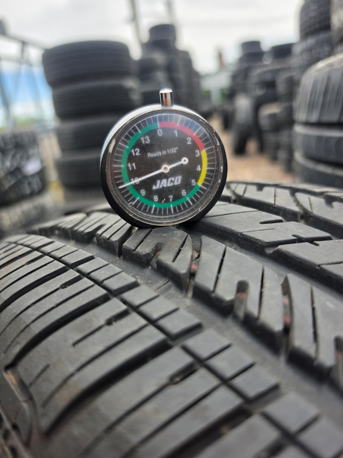 225/40R19 Single (1 Used Tire) Bridgestone Turanza EL100