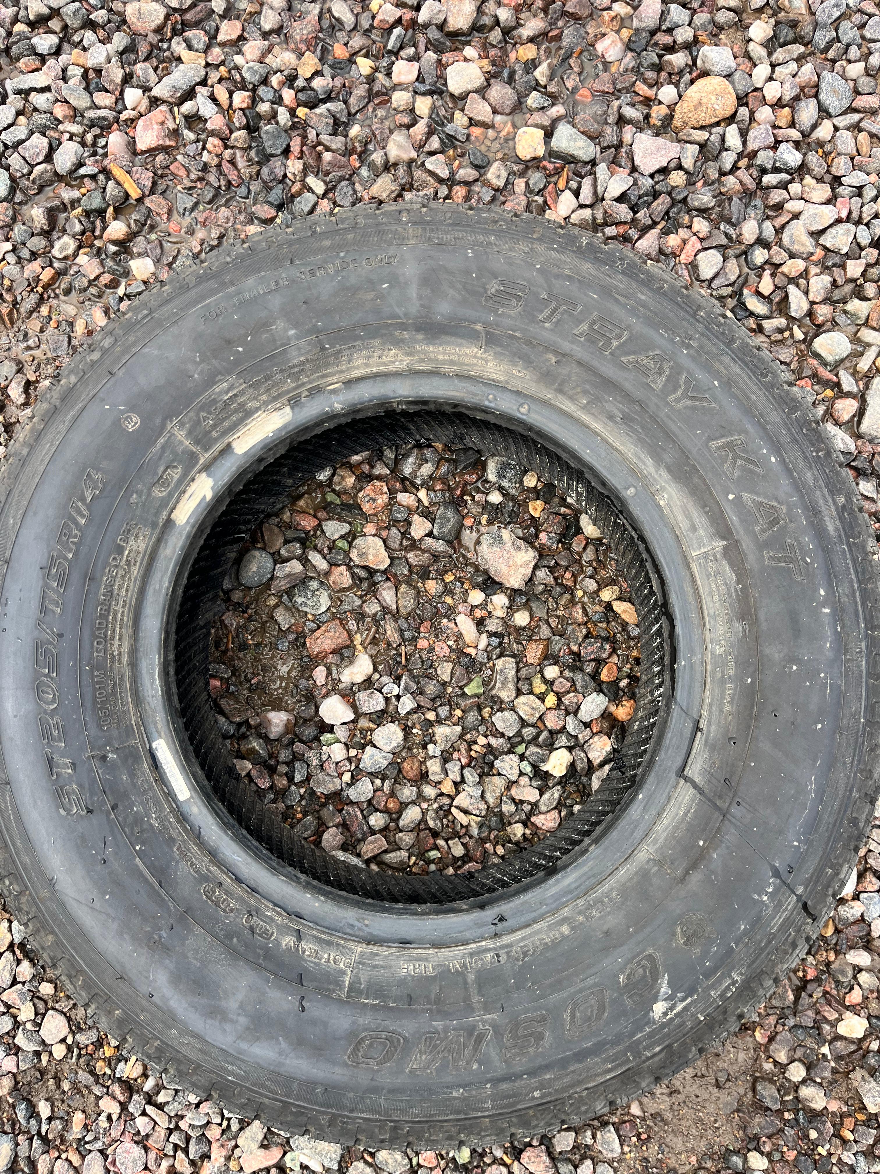ST205/75R14 Single (1 Used Tire) Cosmo Stray Kat