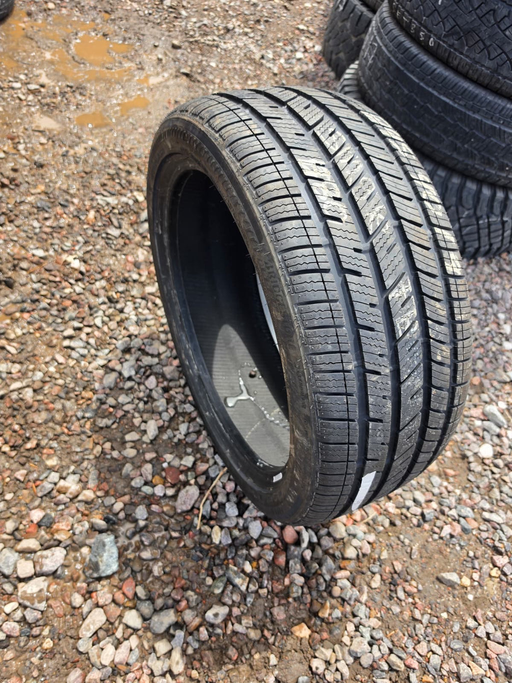 245/40R19 Single (1 Used Tire) Bridgestone Drive Guard